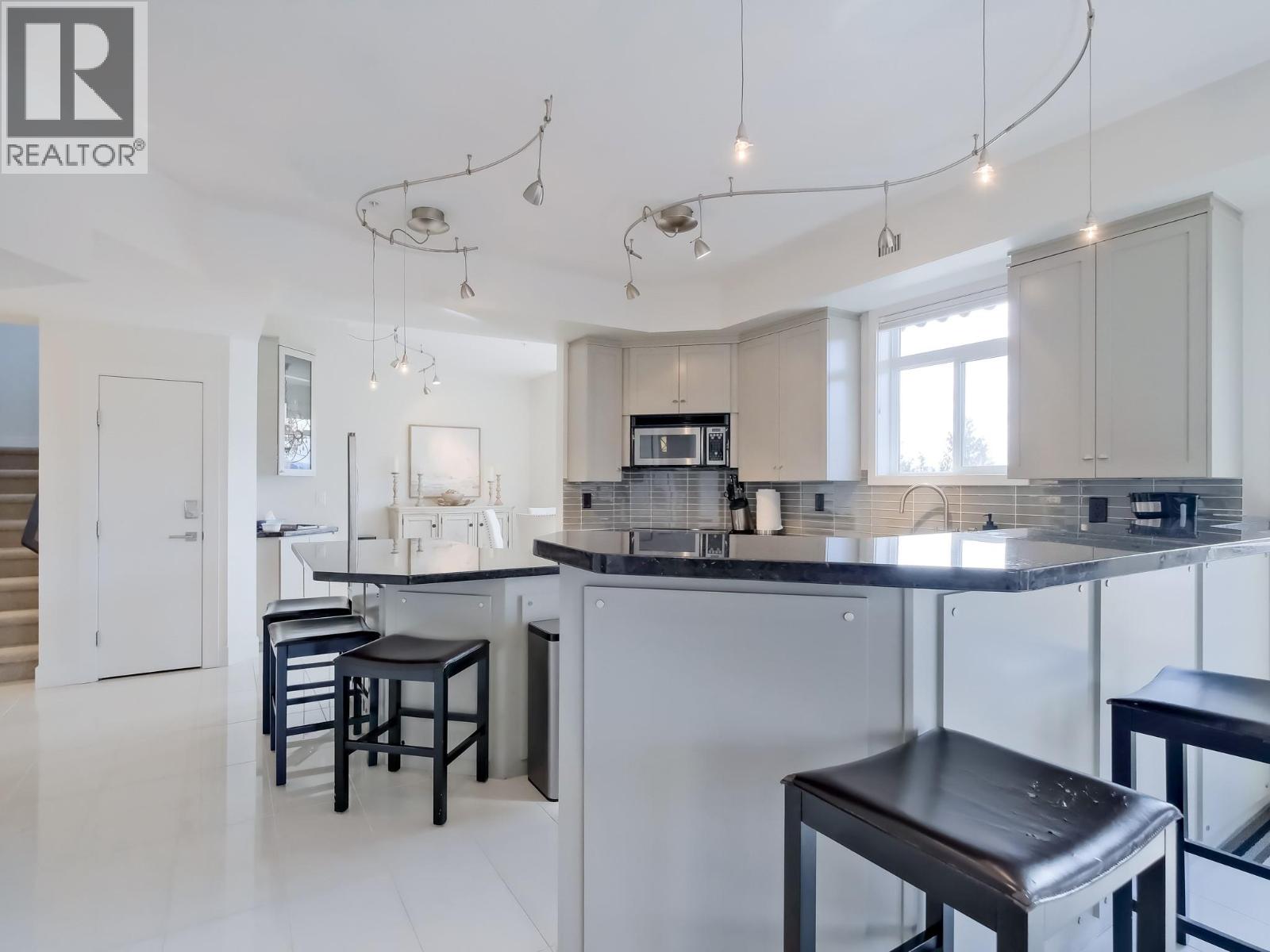 221 1088 Sunset Drive, Kelowna