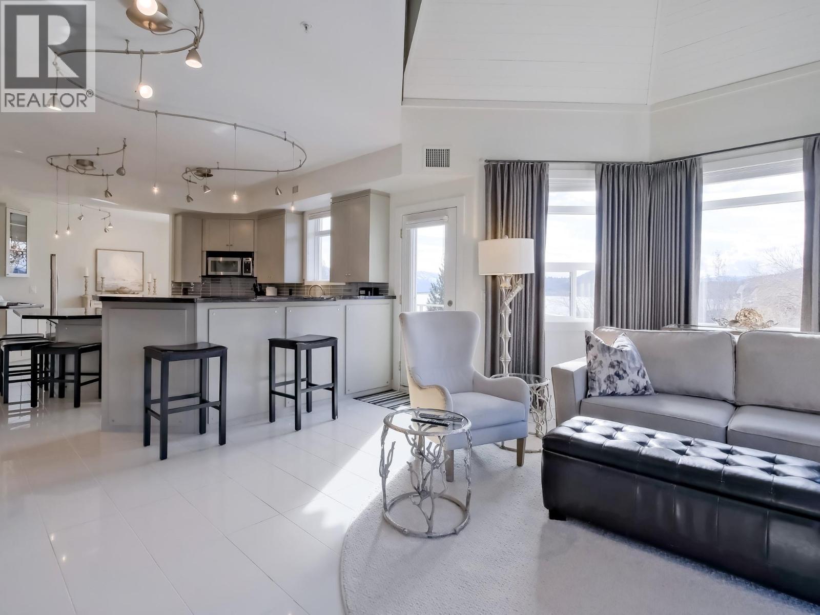 221 1088 Sunset Drive, Kelowna