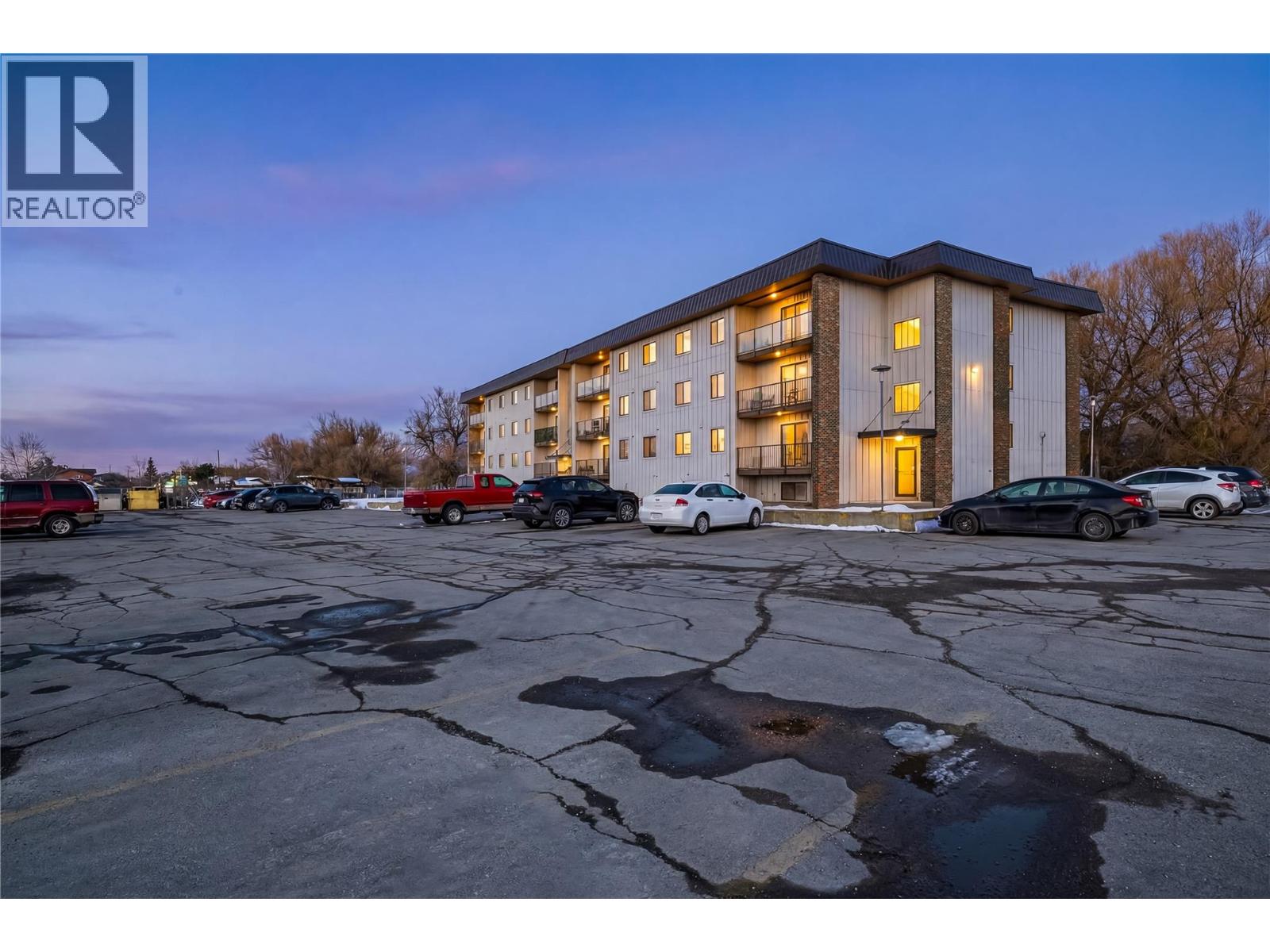 606 18th Avenue N Unit# 404, Cranbrook