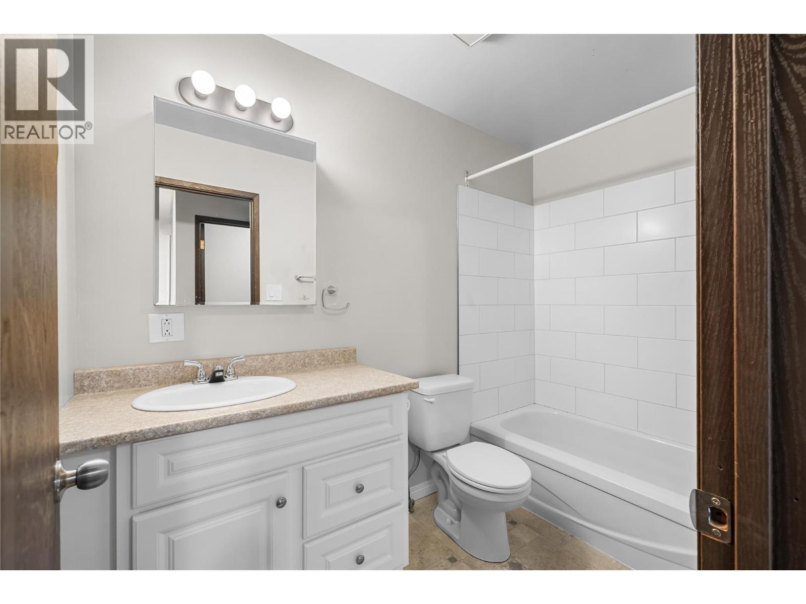 606 18th Avenue N Unit# 404, Cranbrook