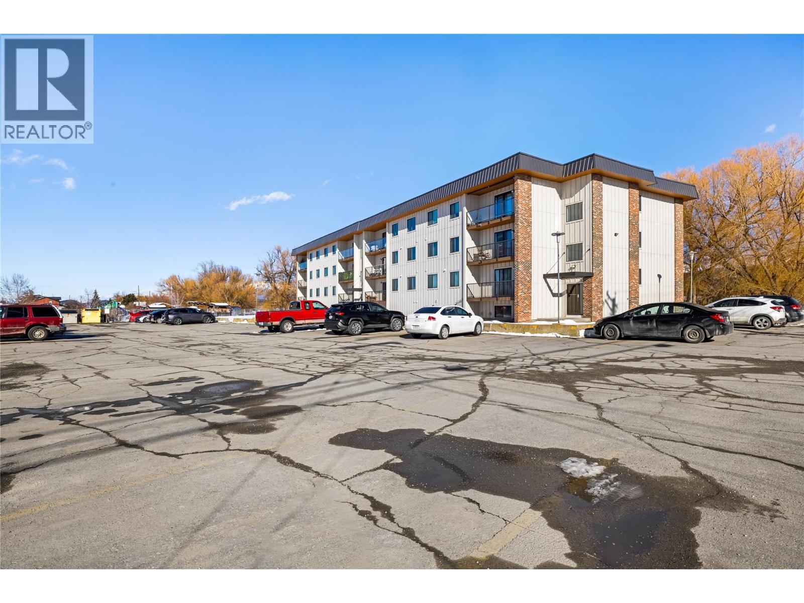 606 18th Avenue N Unit# 404, Cranbrook