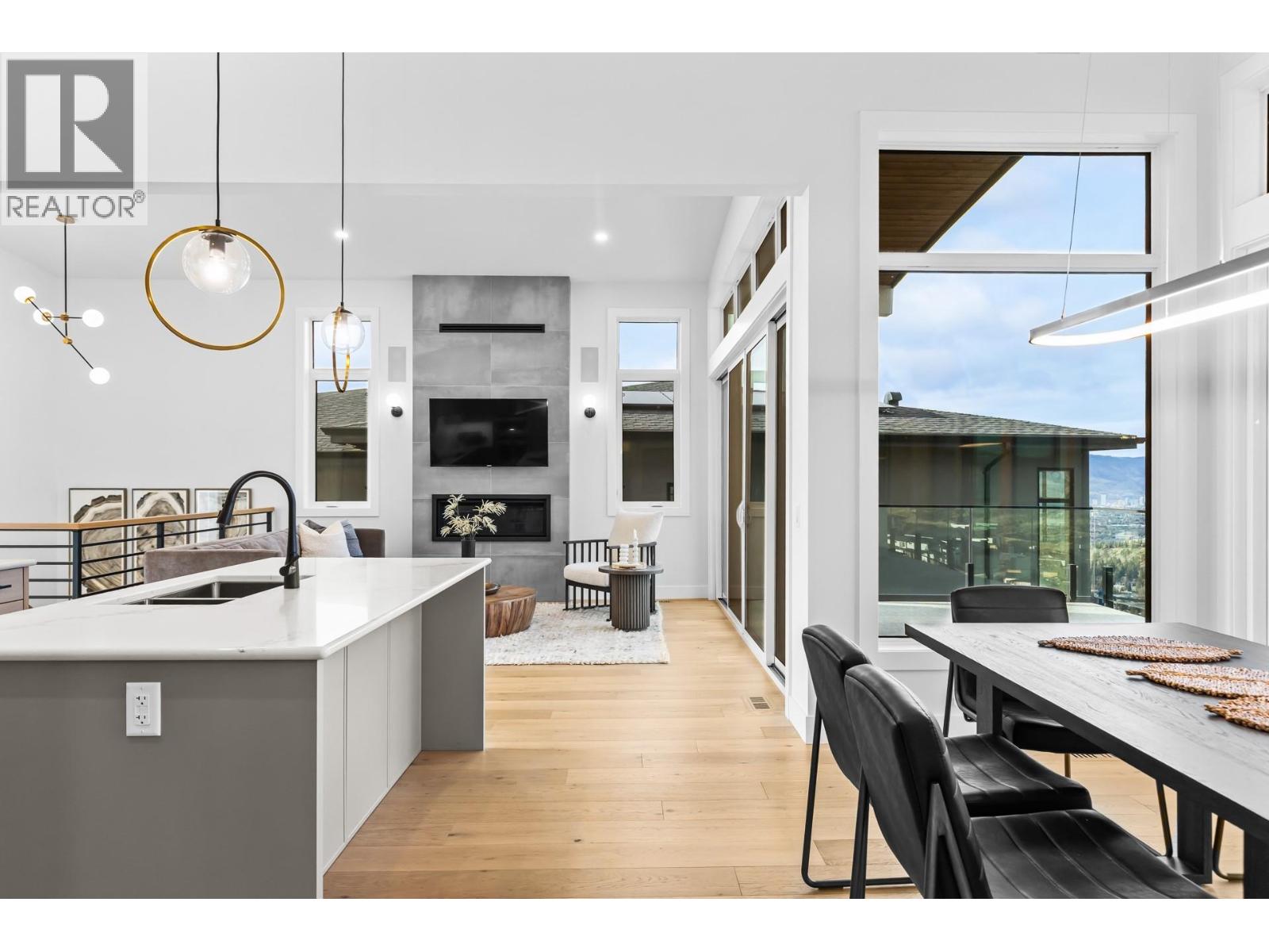 1050 Emslie Street, Kelowna