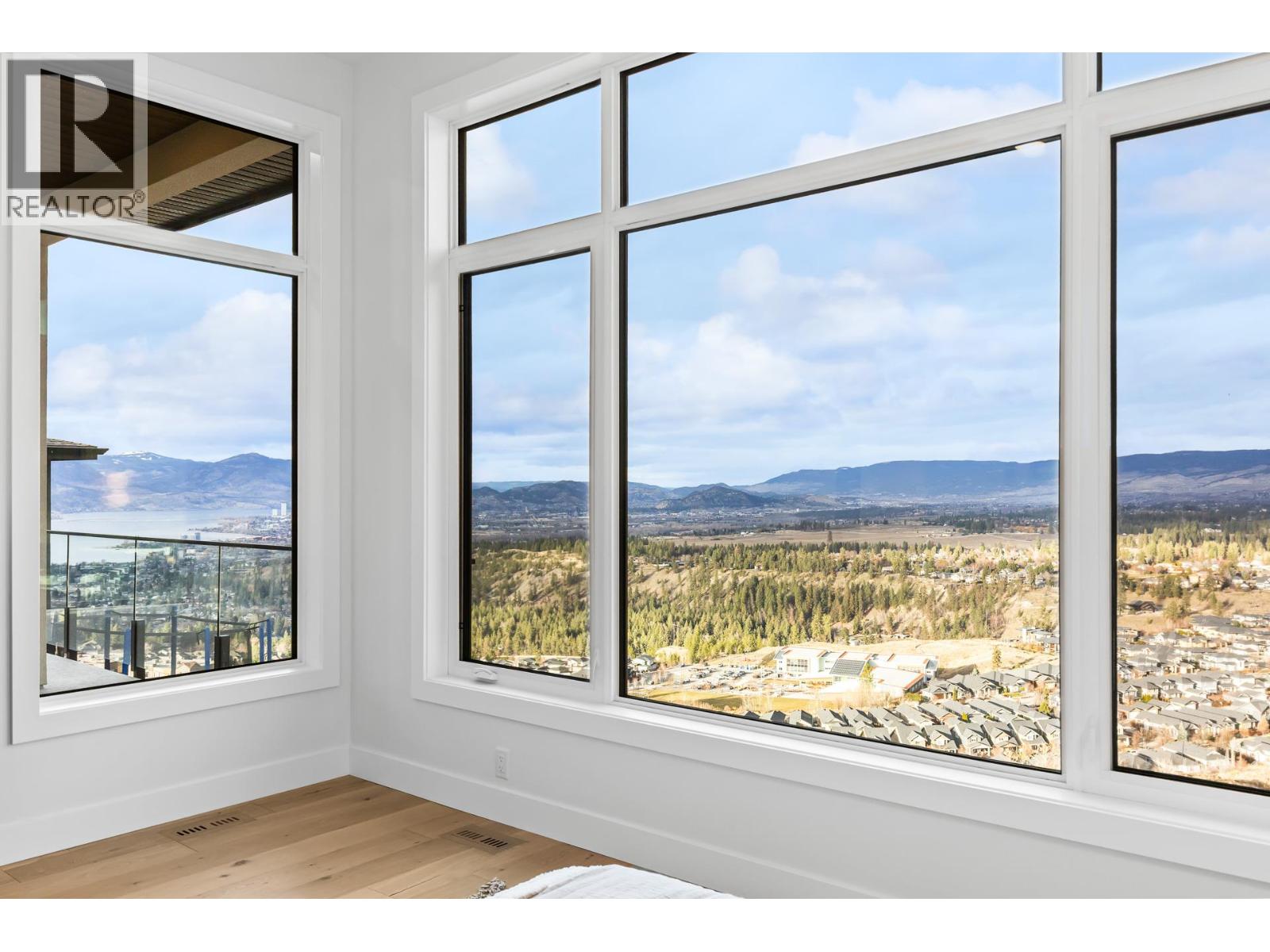 1050 Emslie Street, Kelowna