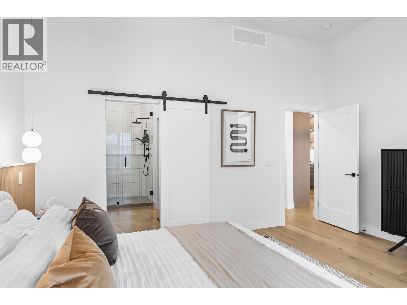 1050 Emslie Street, Kelowna