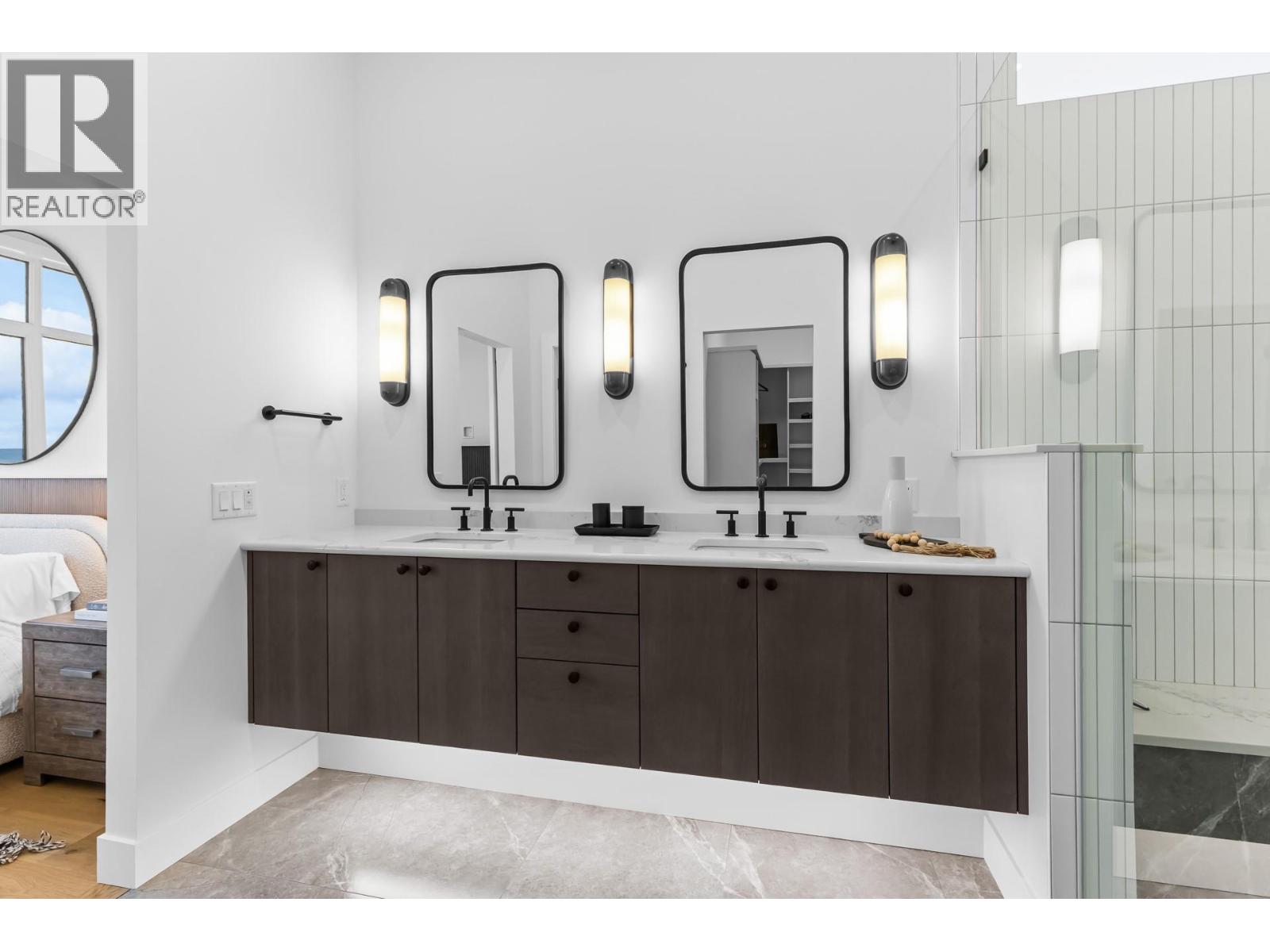 1050 Emslie Street, Kelowna