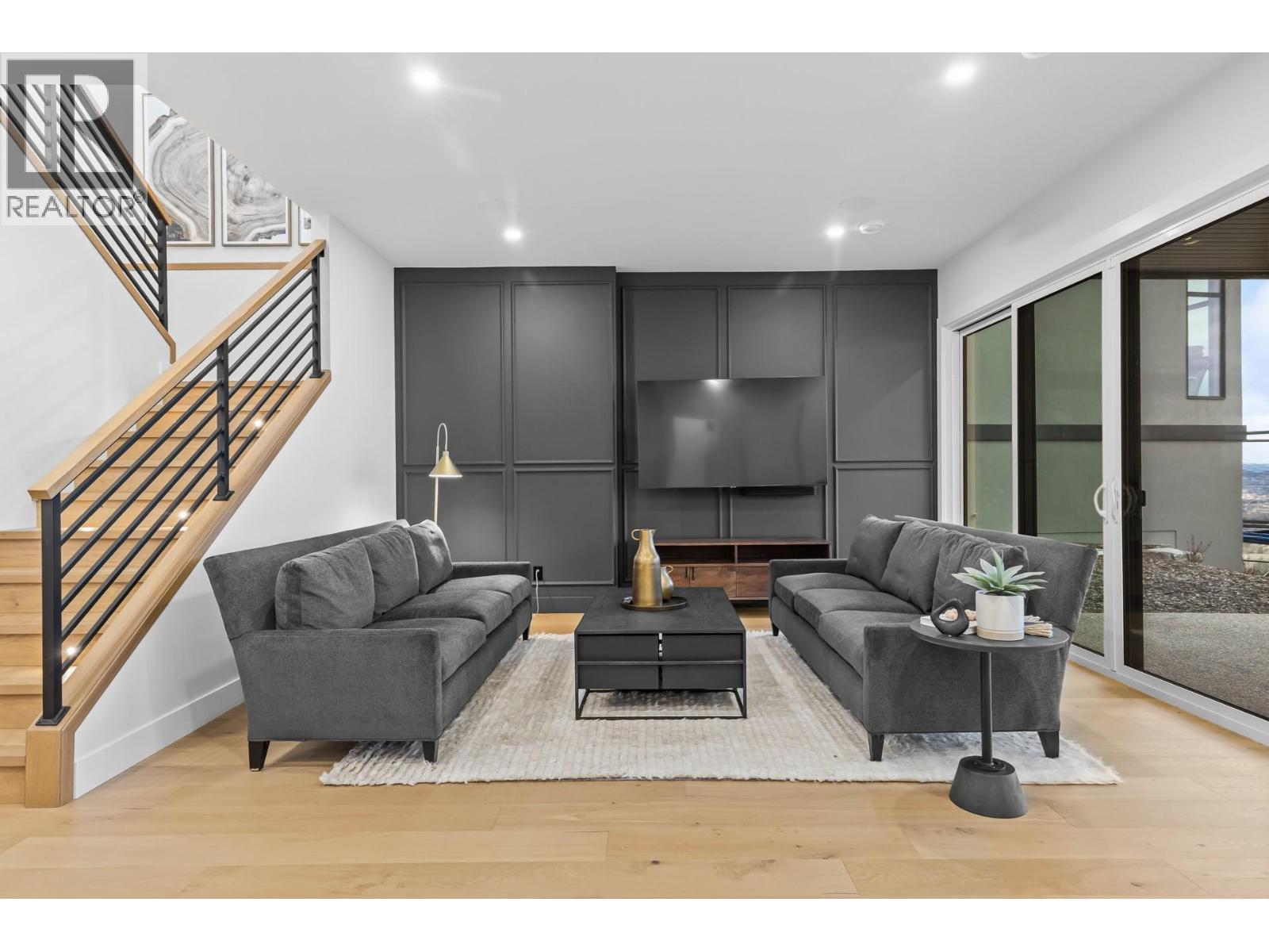 1050 Emslie Street, Kelowna