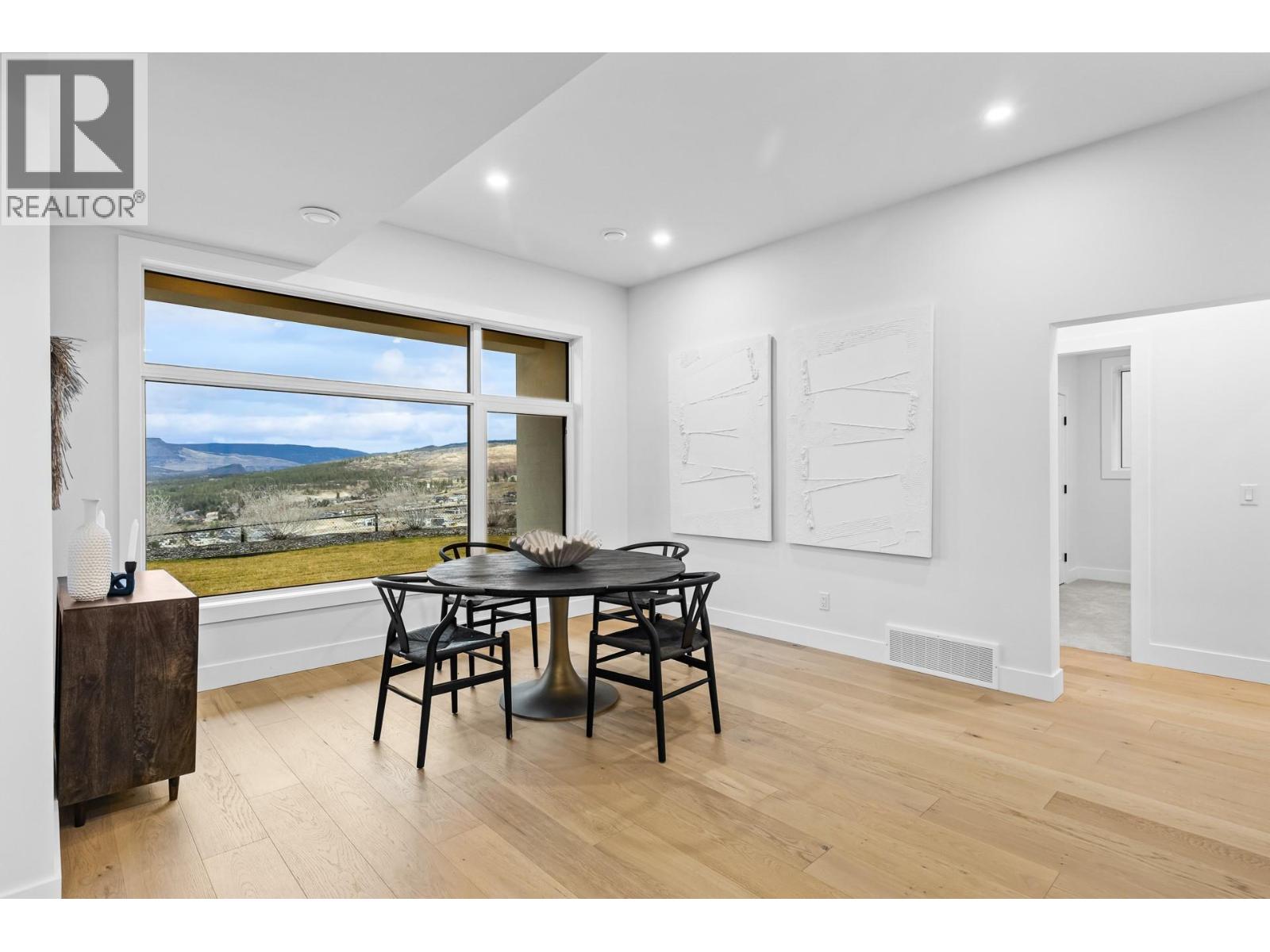 1050 Emslie Street, Kelowna