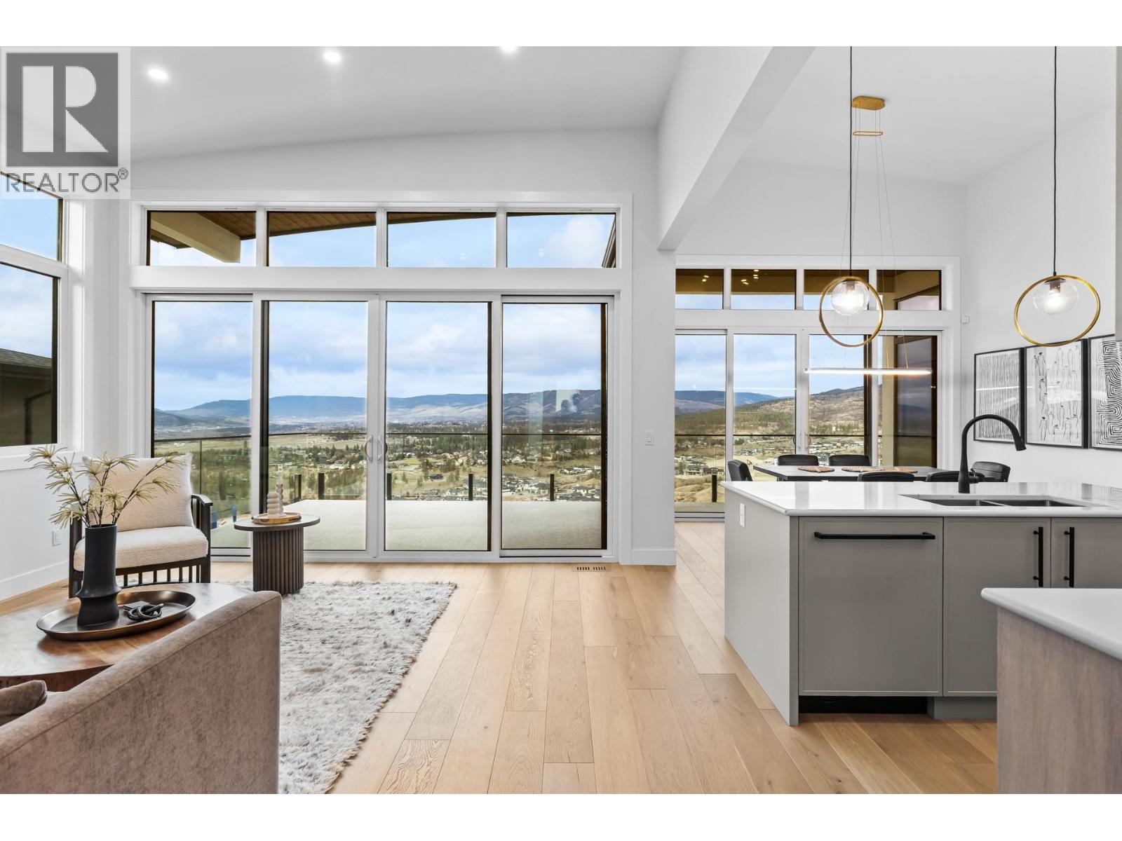 1050 Emslie Street, Kelowna