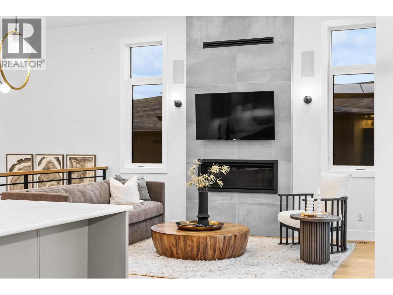 1050 Emslie Street, Kelowna