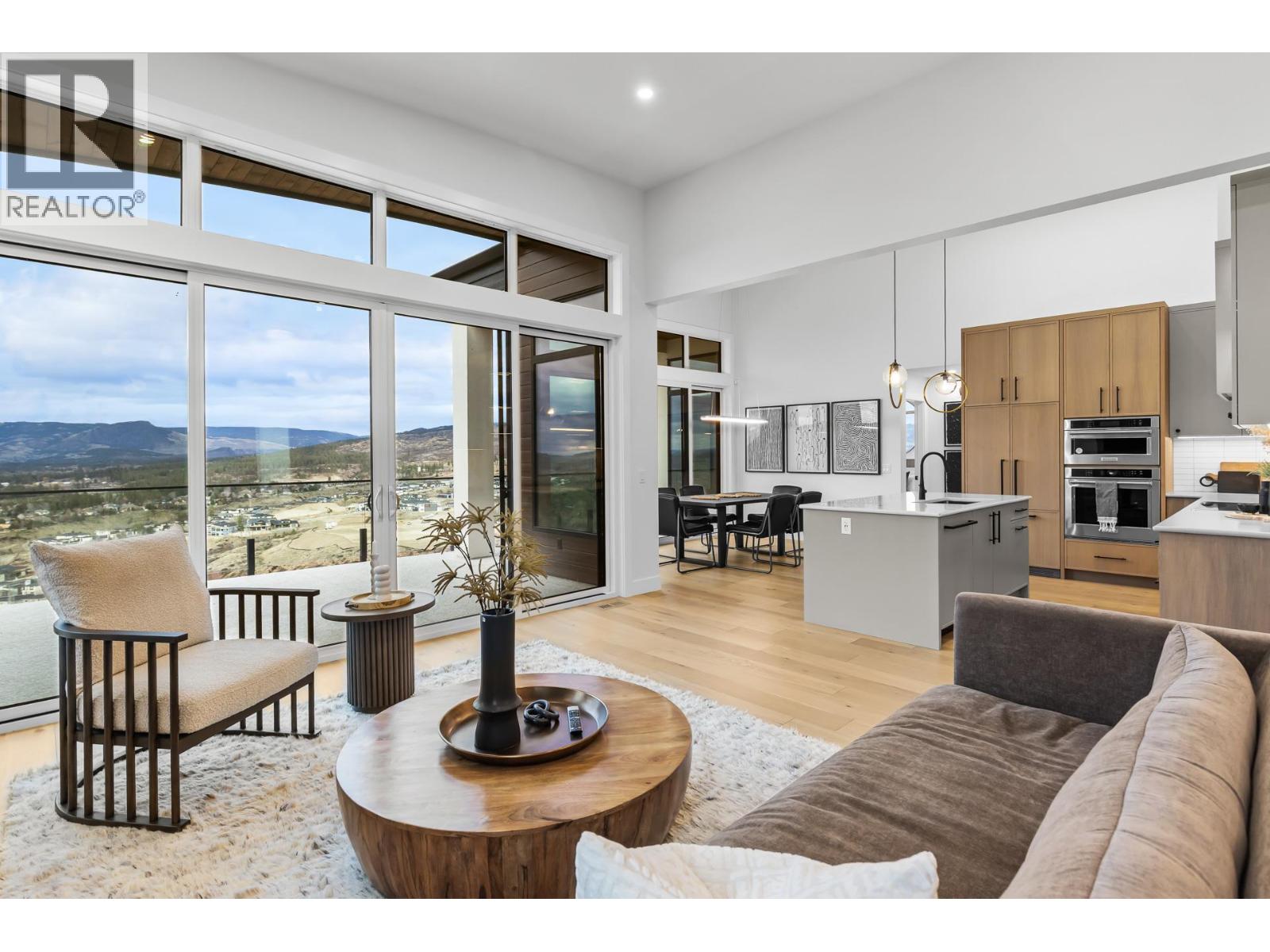 1050 Emslie Street, Kelowna