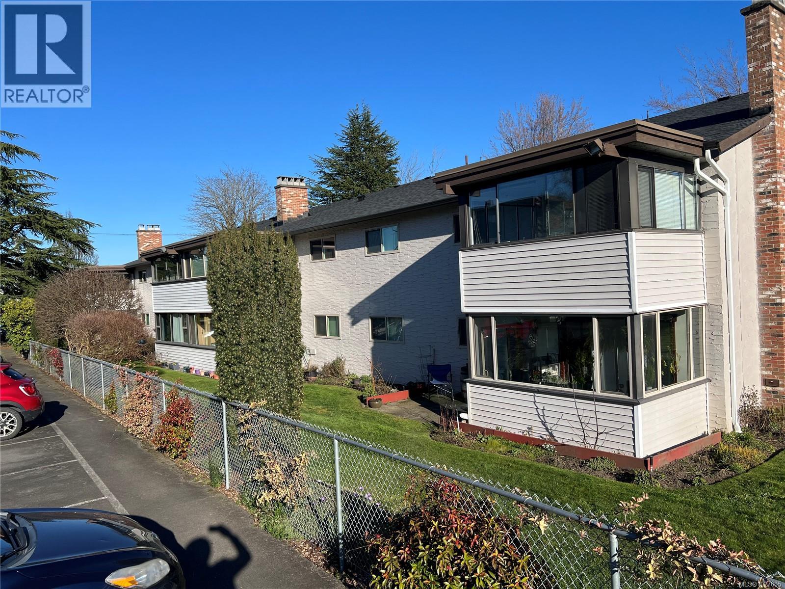 404 3170 Irma Street South, Victoria