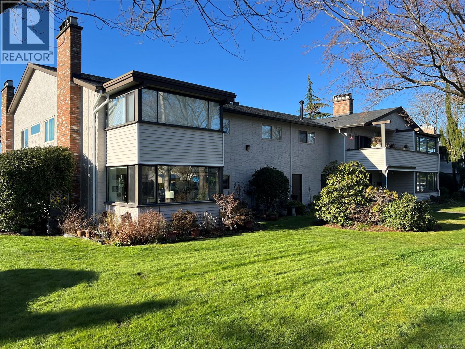 404 3170 Irma Street South, Victoria