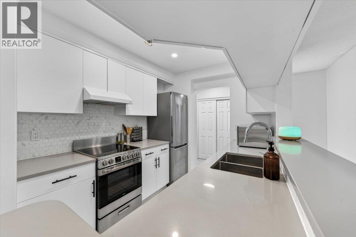 118 200 WESTHILL PLACE, Port Moody