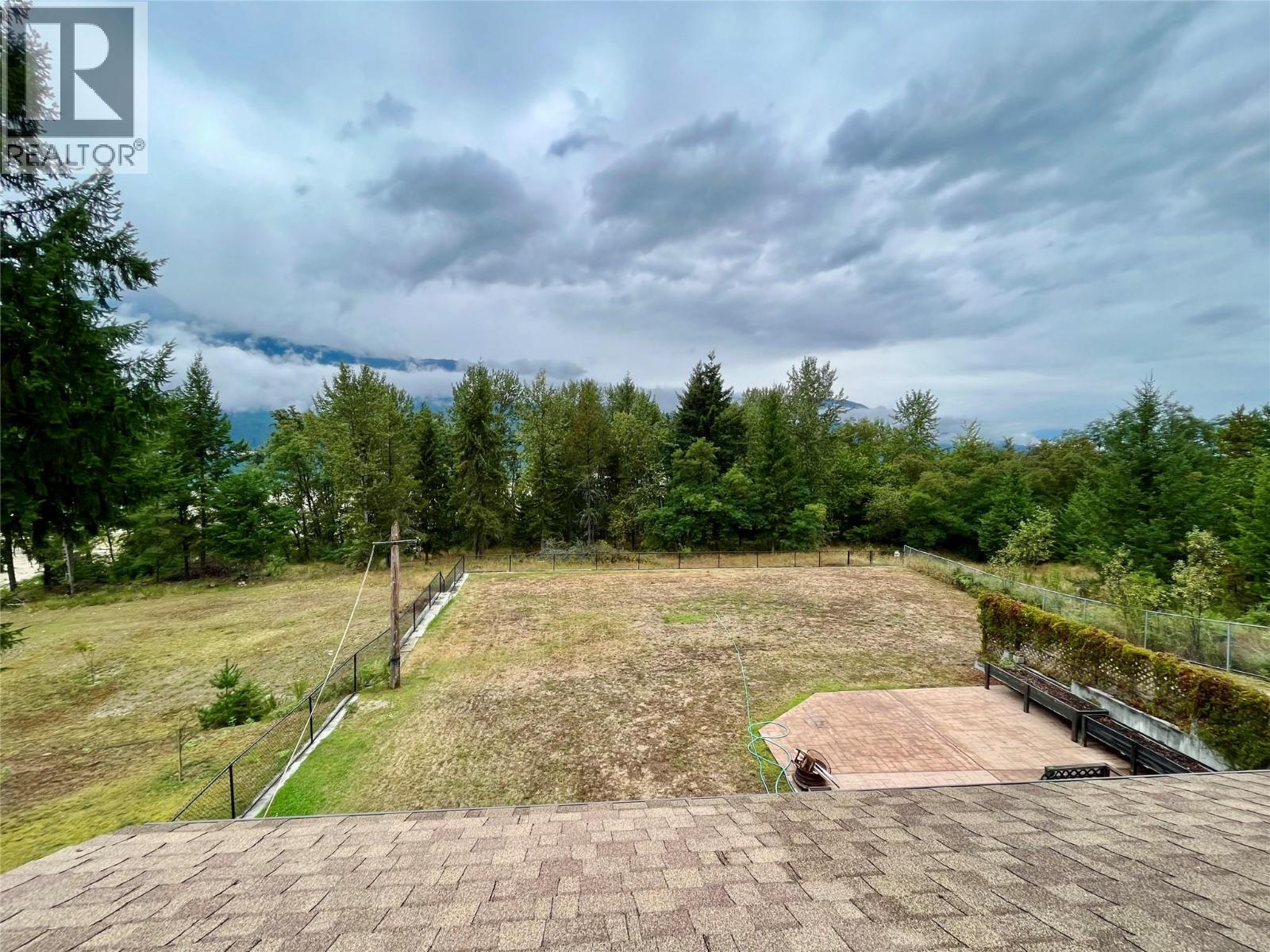 210 10th Avenue NW, Nakusp