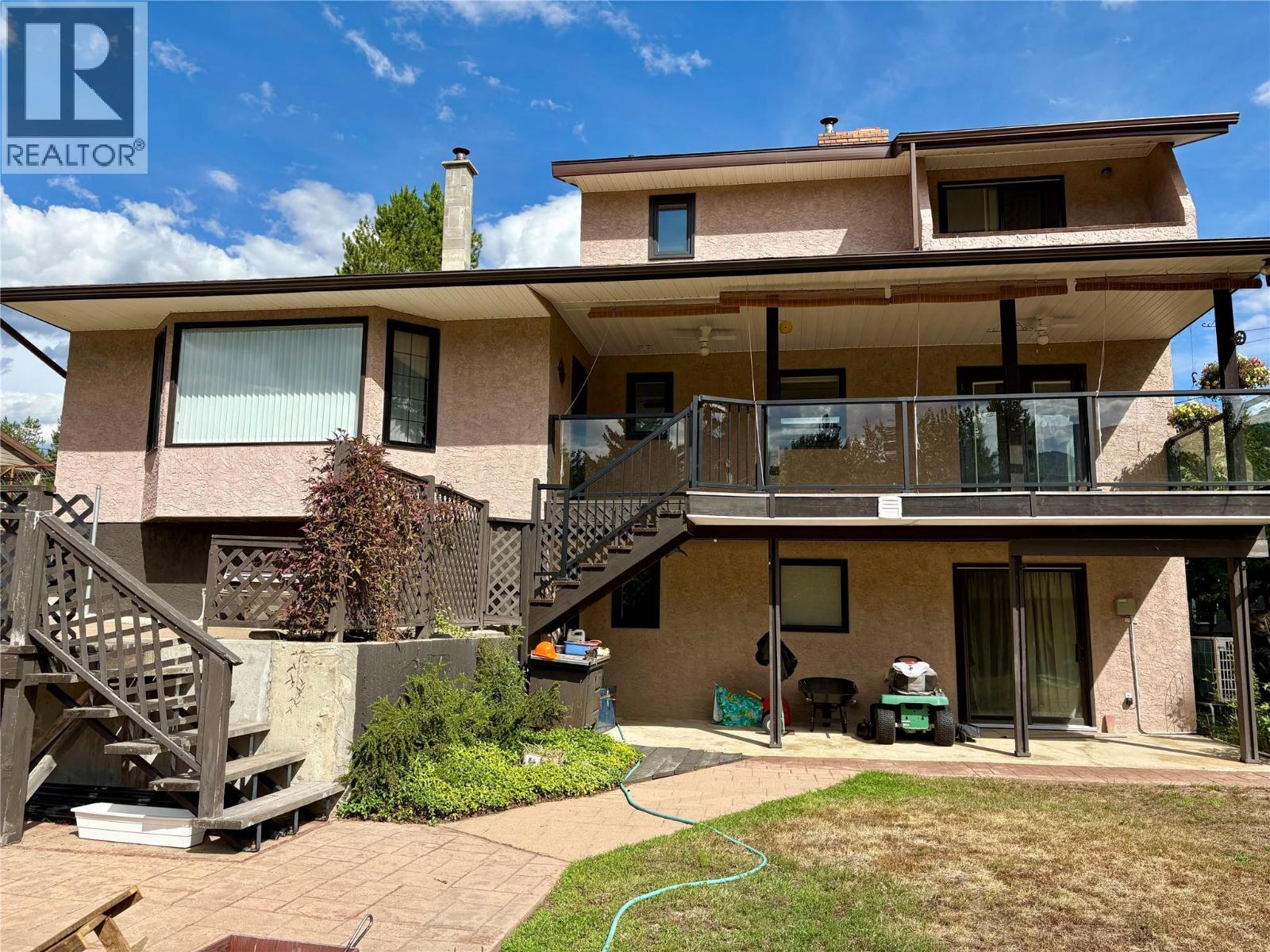 210 10th Avenue NW, Nakusp