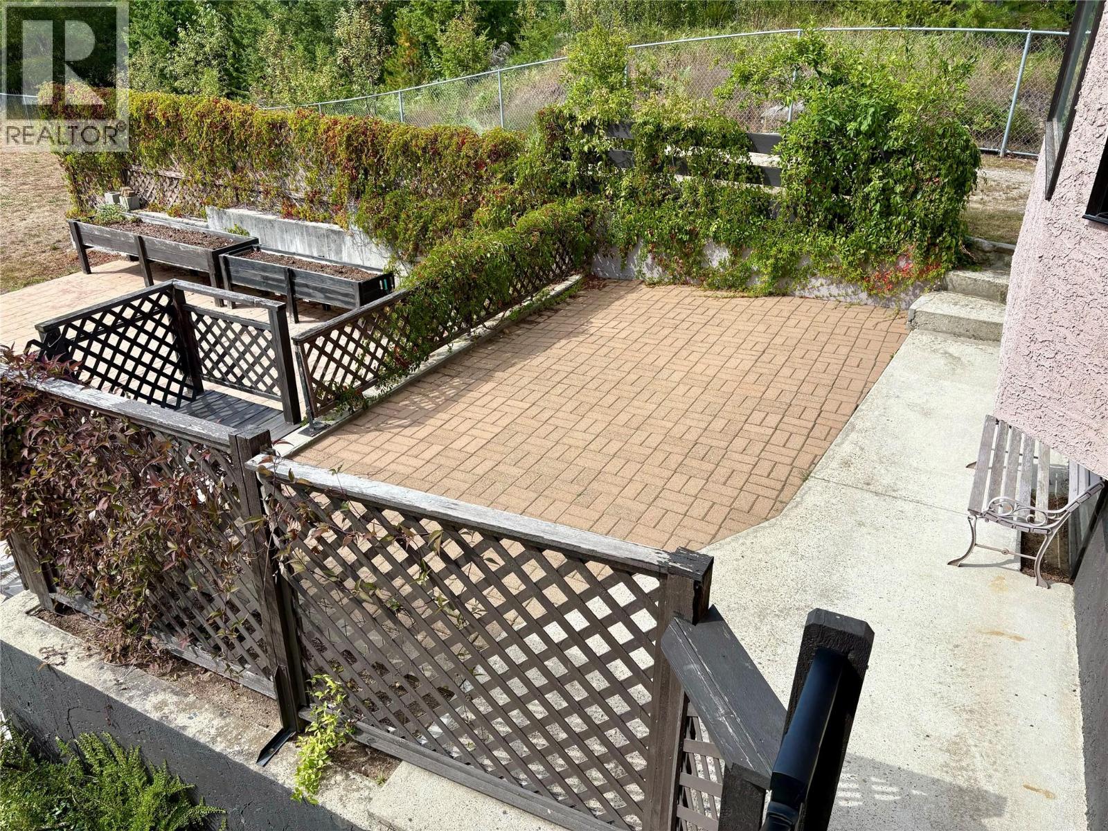 210 10th Avenue NW, Nakusp