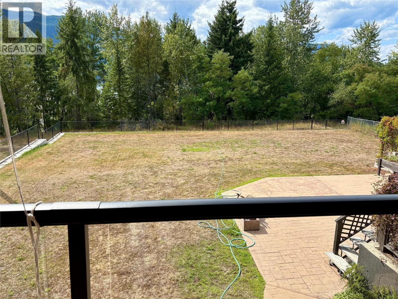 210 10th Avenue NW, Nakusp