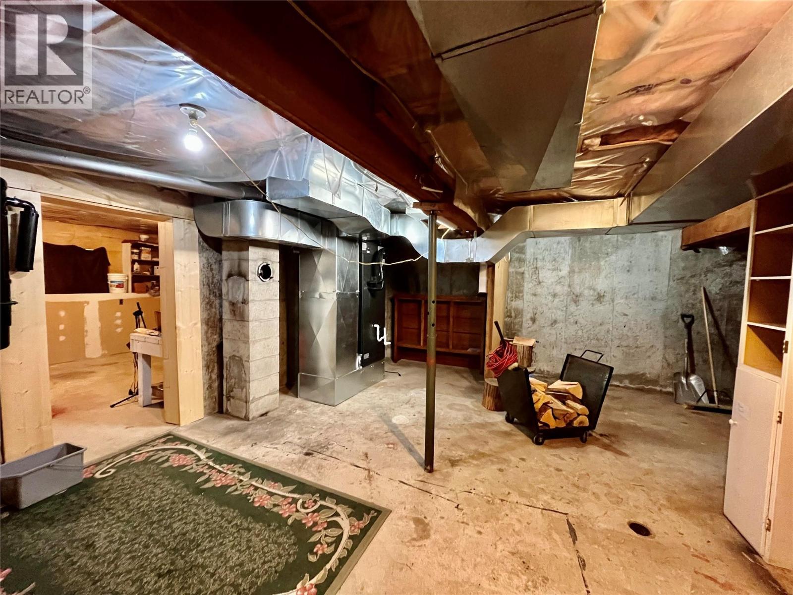 210 10th Avenue NW, Nakusp