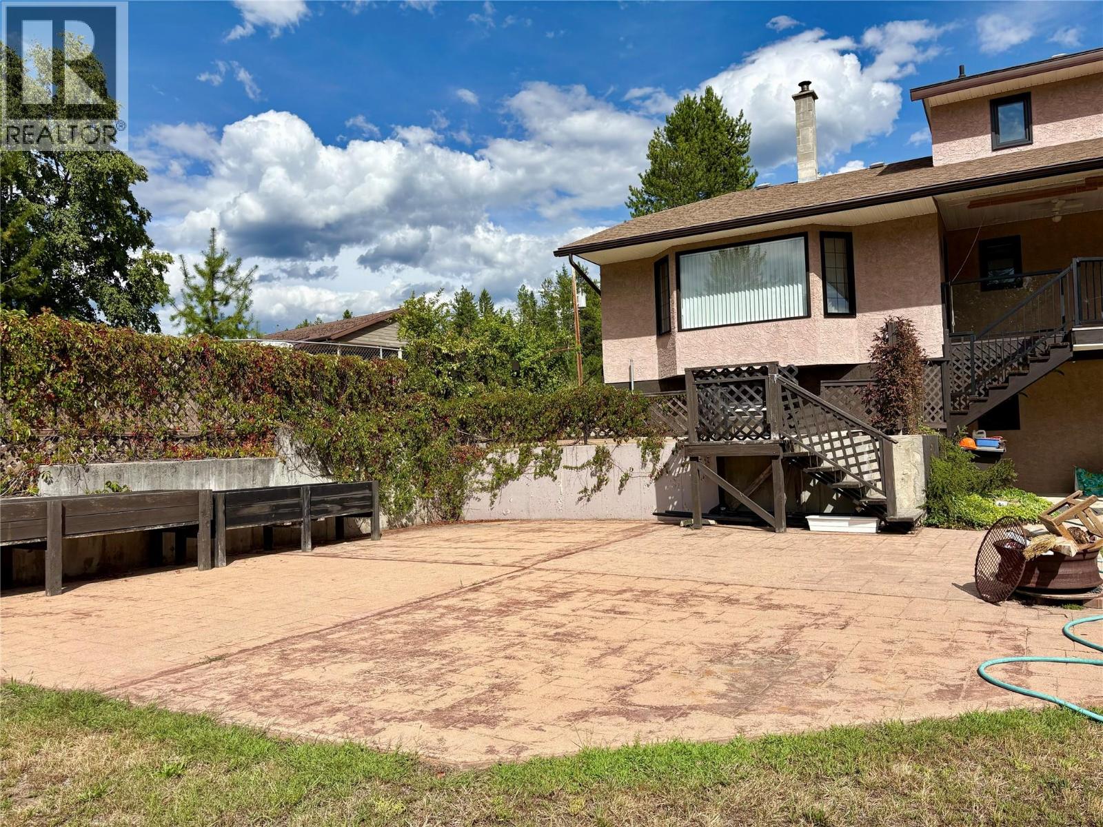 210 10th Avenue NW, Nakusp