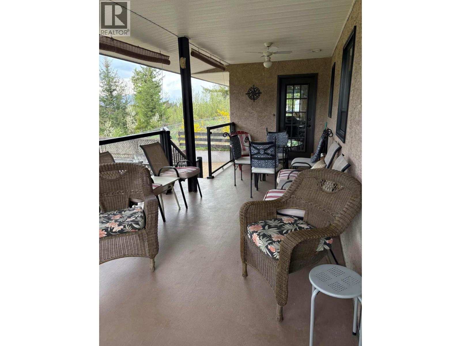 210 10th Avenue NW, Nakusp