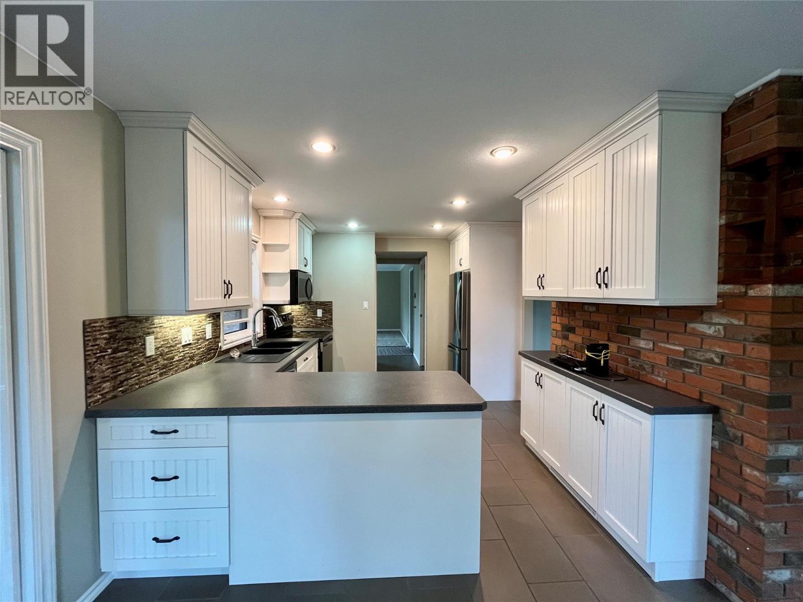 210 10th Avenue NW, Nakusp