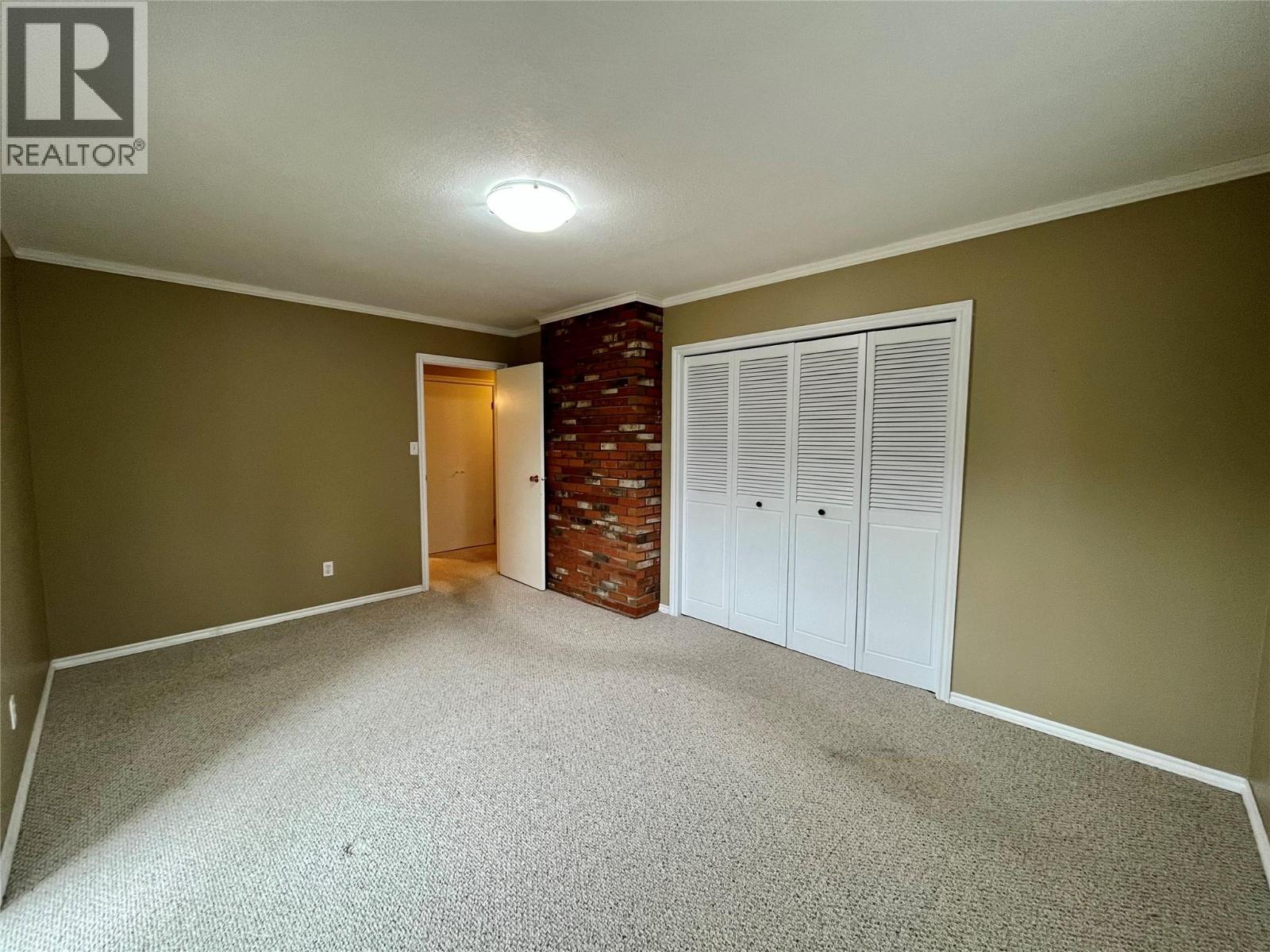 210 10th Avenue NW, Nakusp