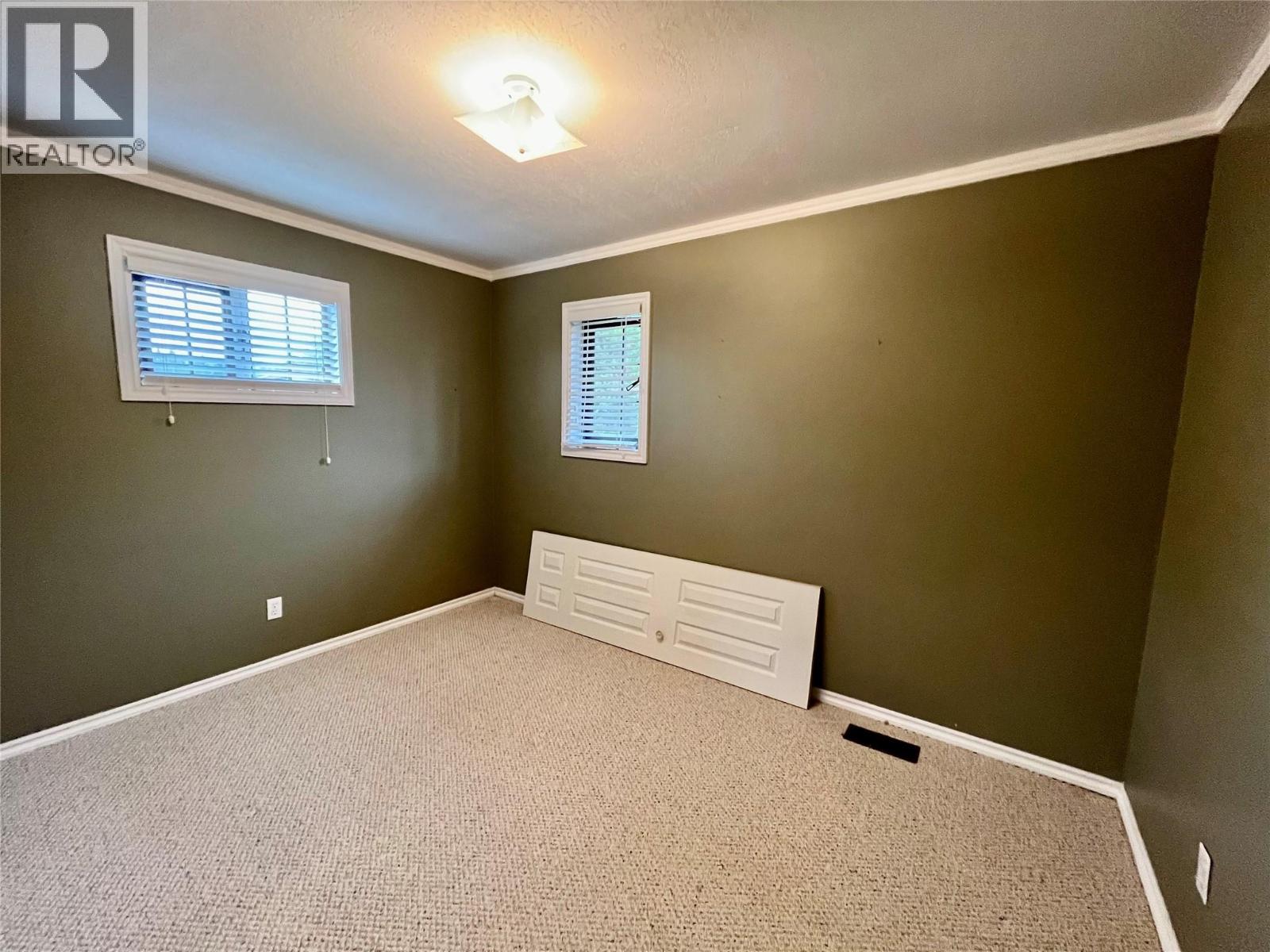 210 10th Avenue NW, Nakusp