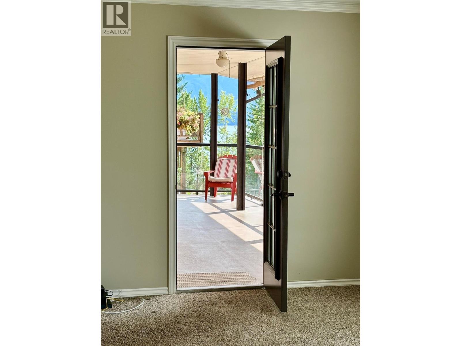 210 10th Avenue NW, Nakusp