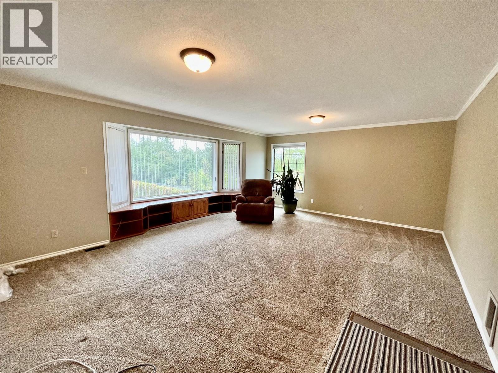 210 10th Avenue NW, Nakusp