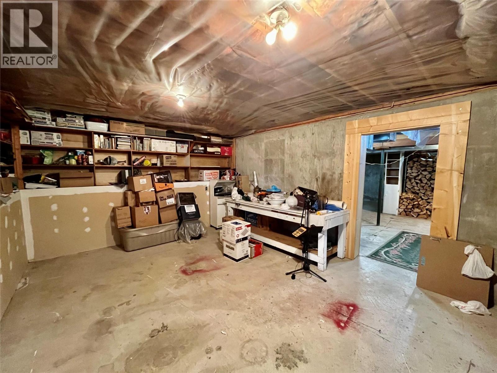 210 10th Avenue NW, Nakusp