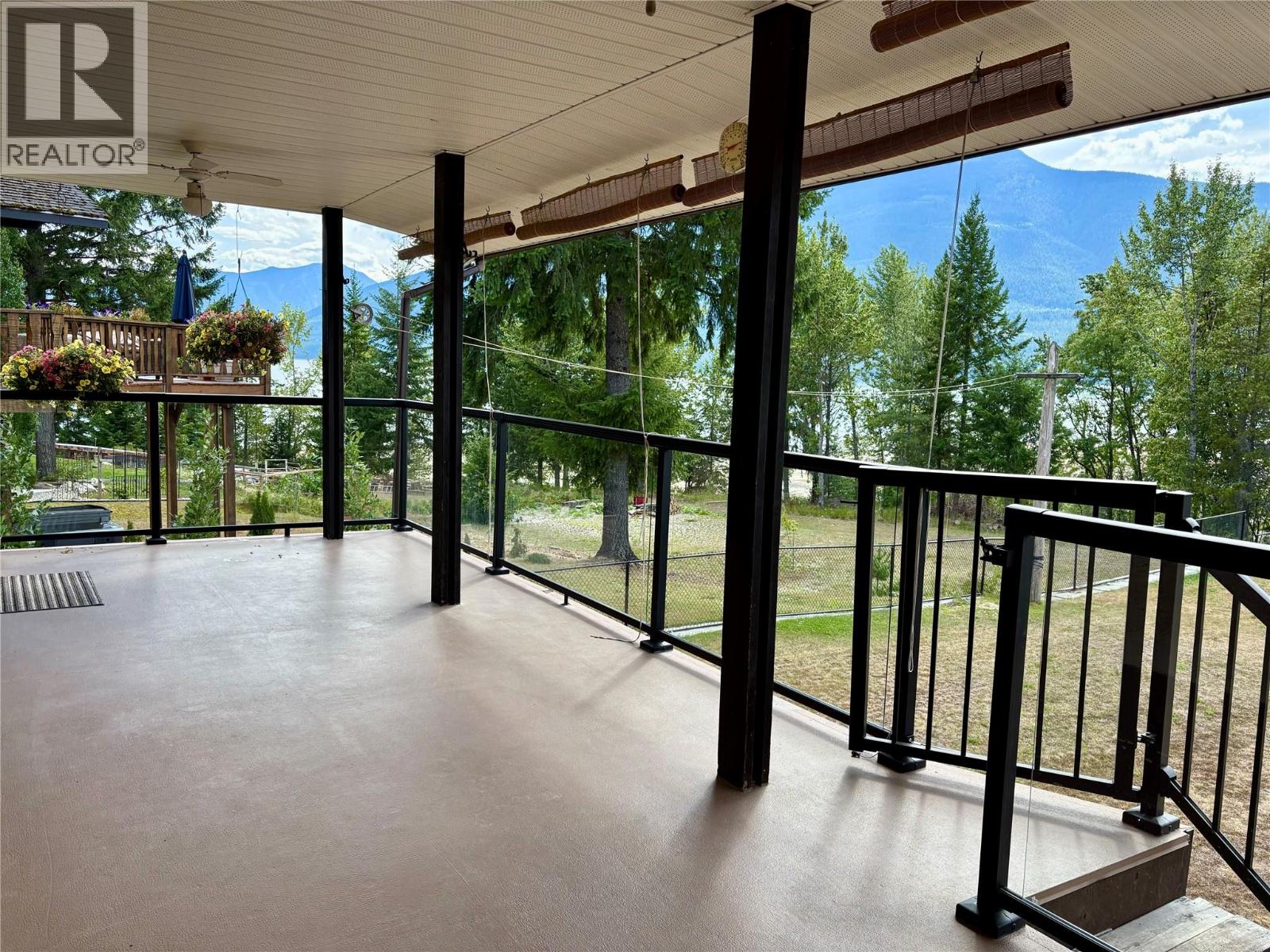 210 10th Avenue NW, Nakusp