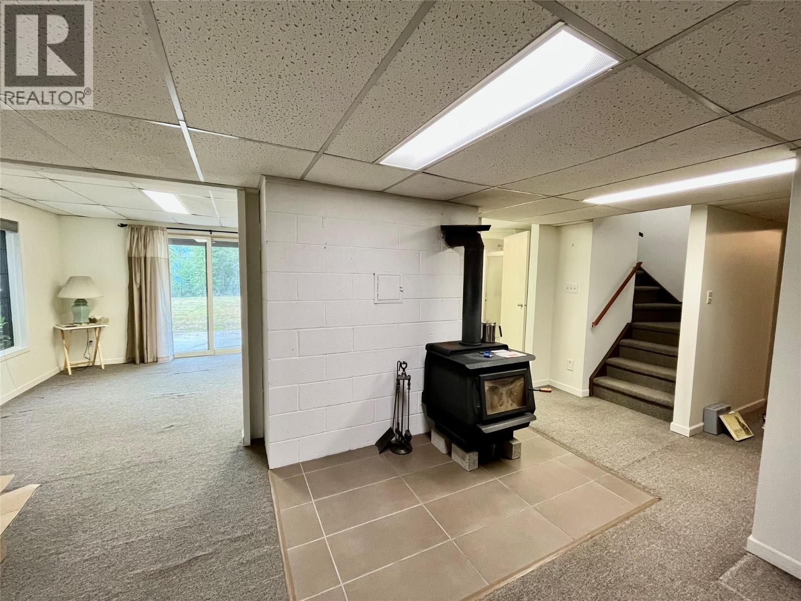 210 10th Avenue NW, Nakusp