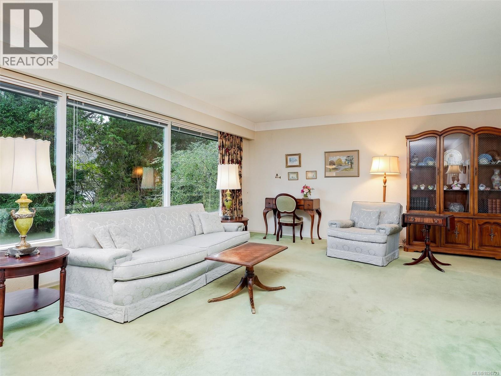  2086 Avondale Road, Oak Bay