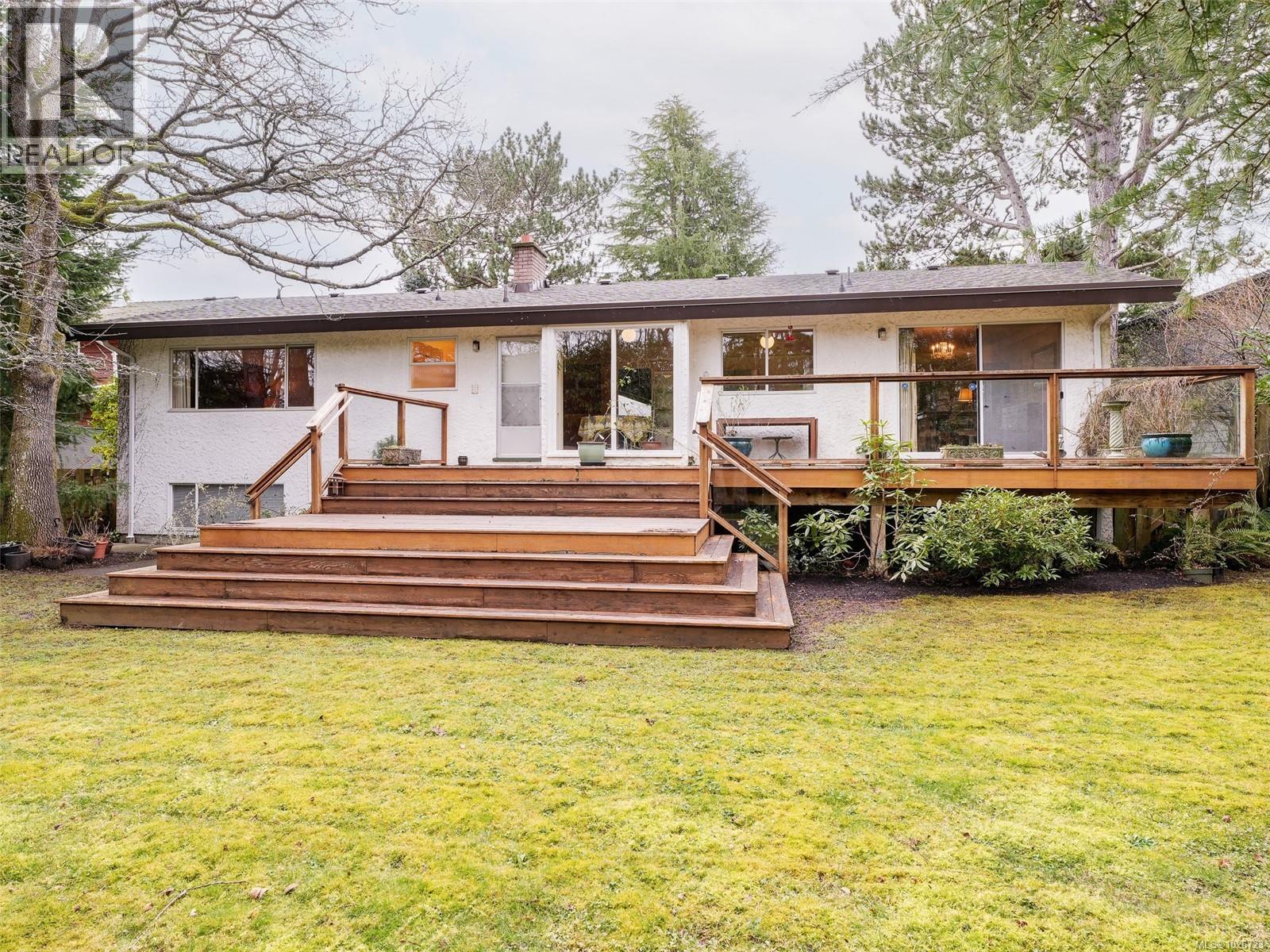  2086 Avondale Road, Oak Bay