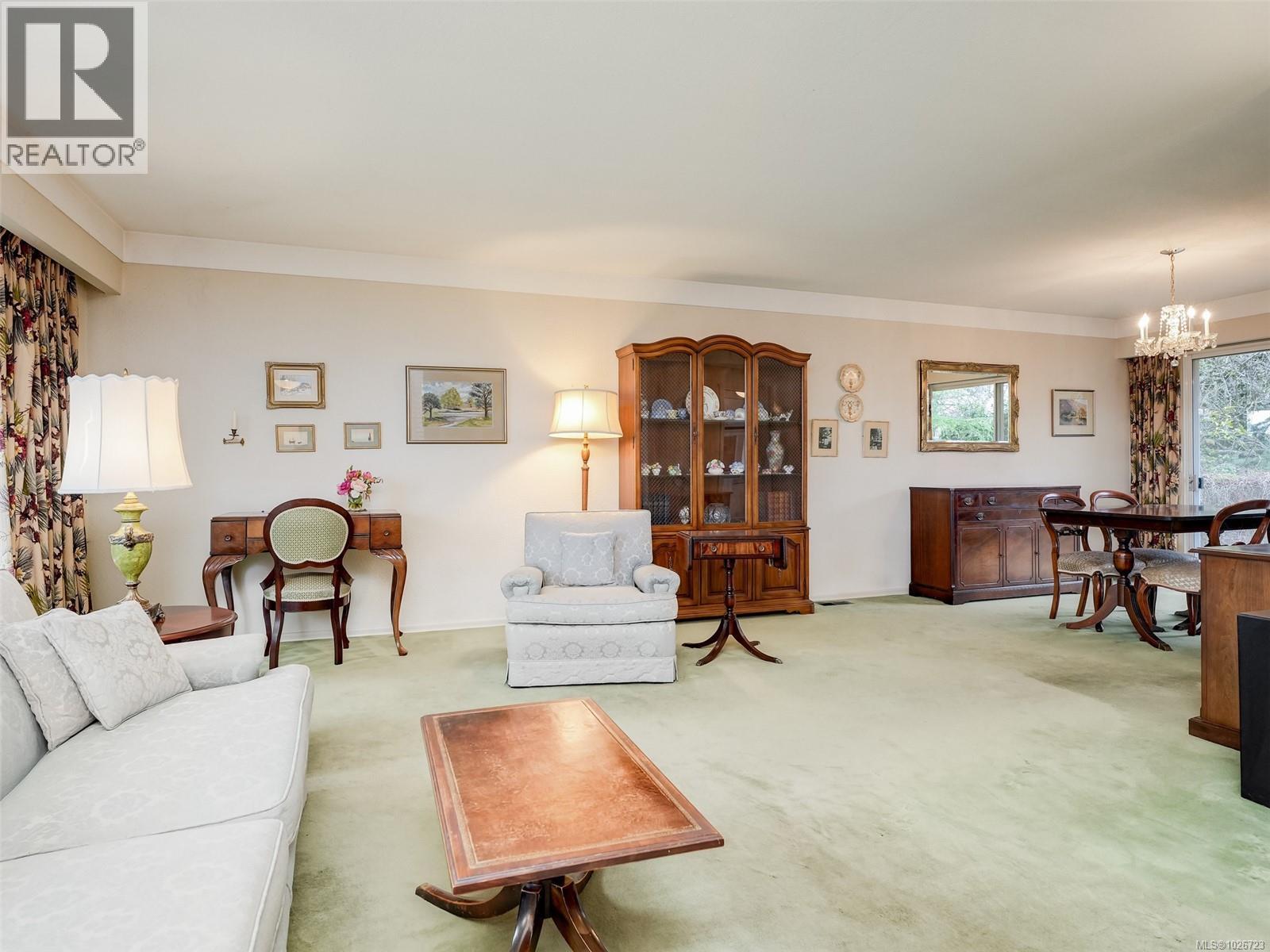  2086 Avondale Road, Oak Bay