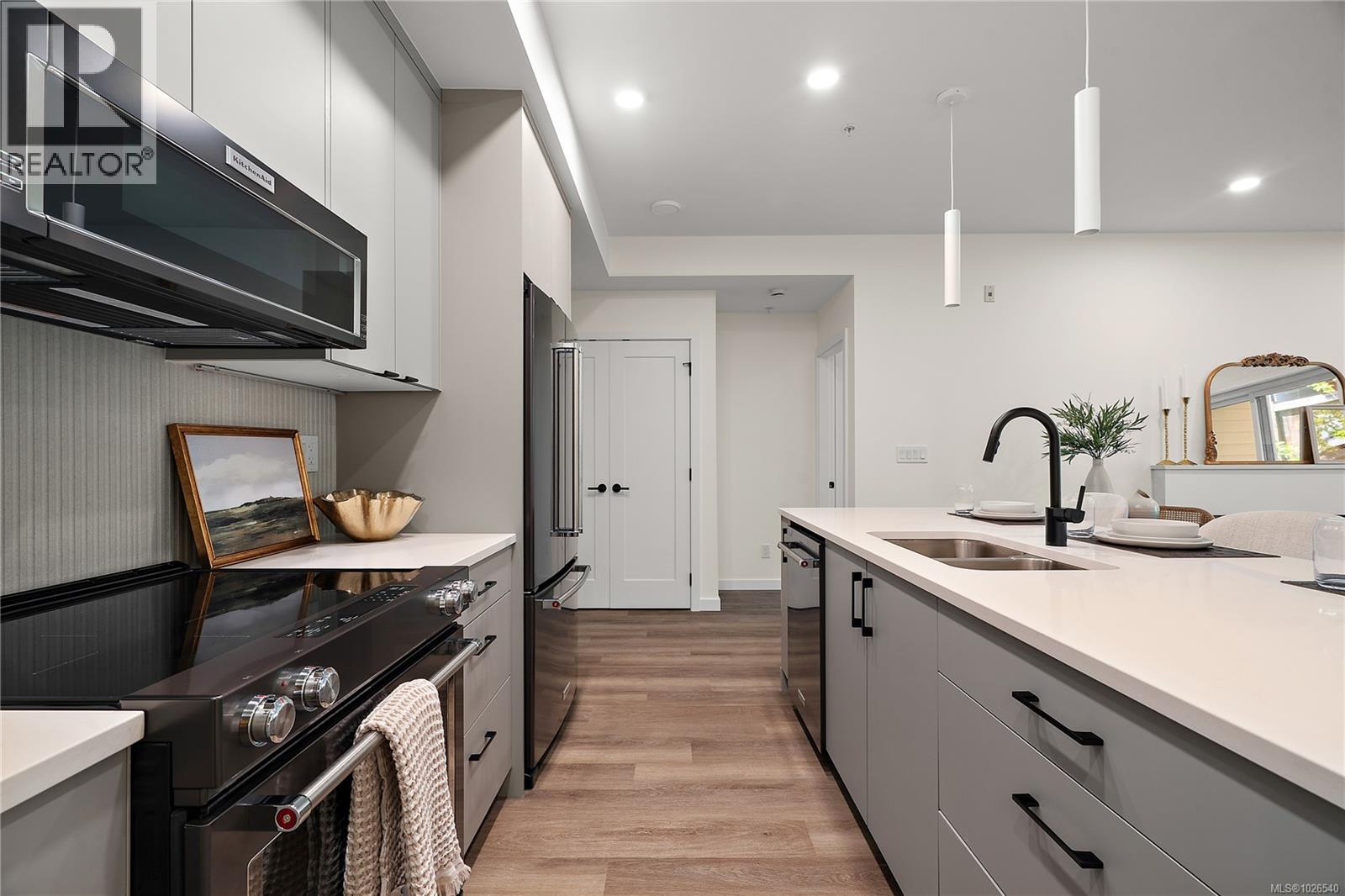 404 610 Lampson Street, Esquimalt