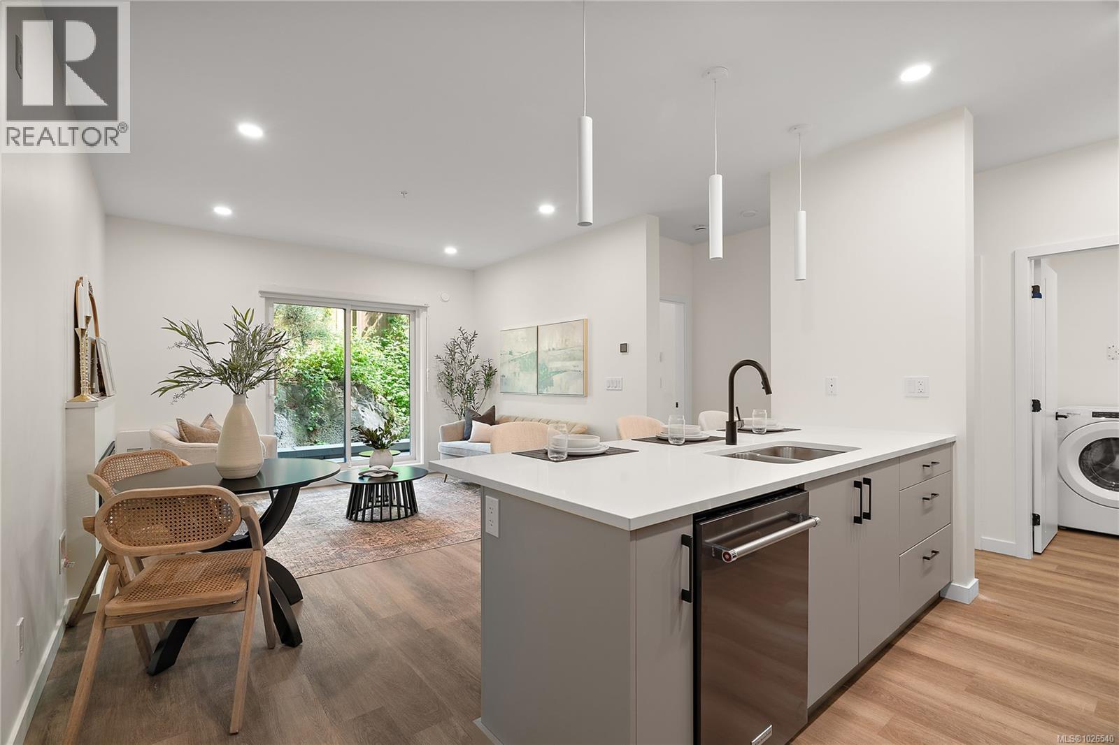 404 610 Lampson Street, Esquimalt