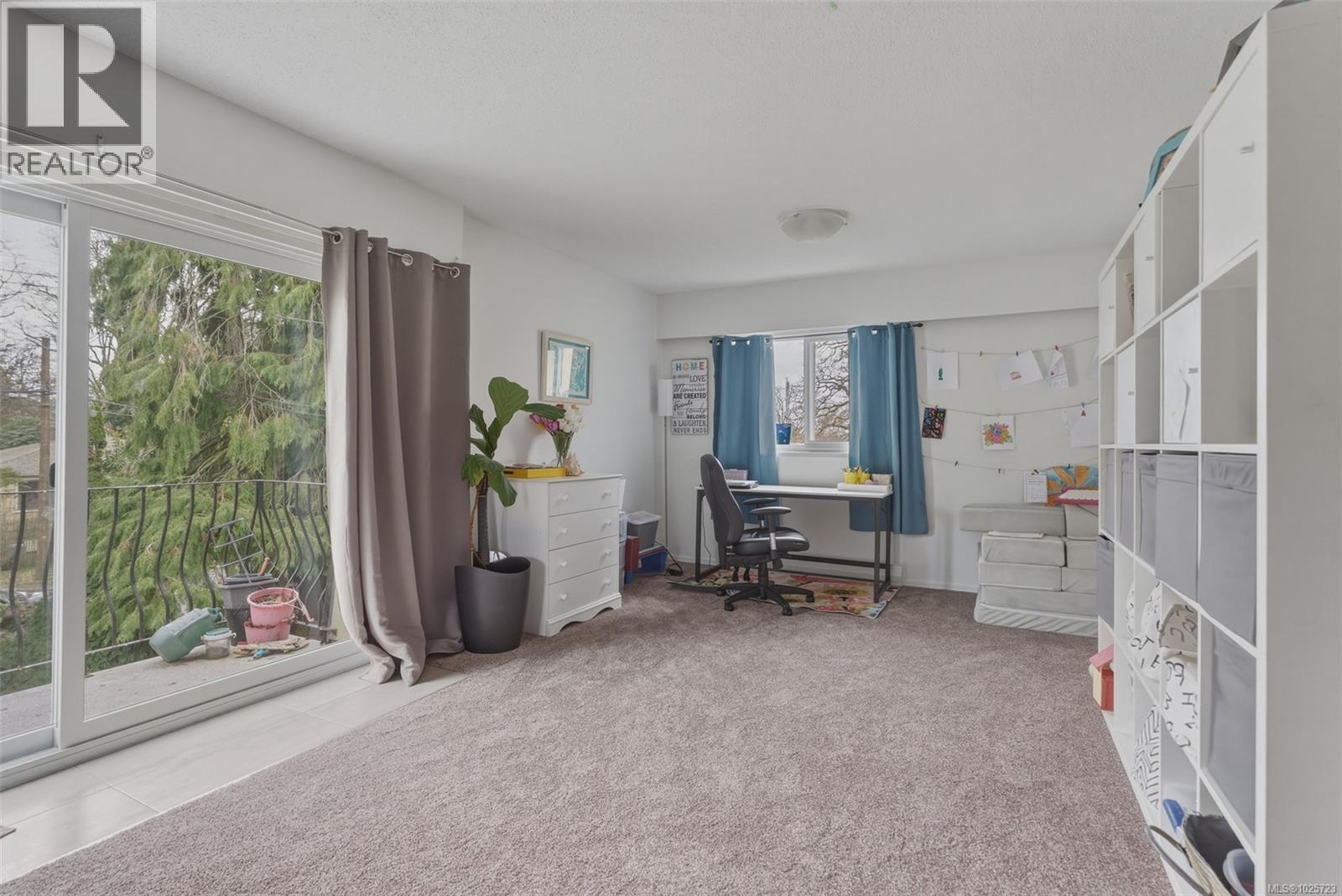 1178/1180 Tattersall Dr, Saanich