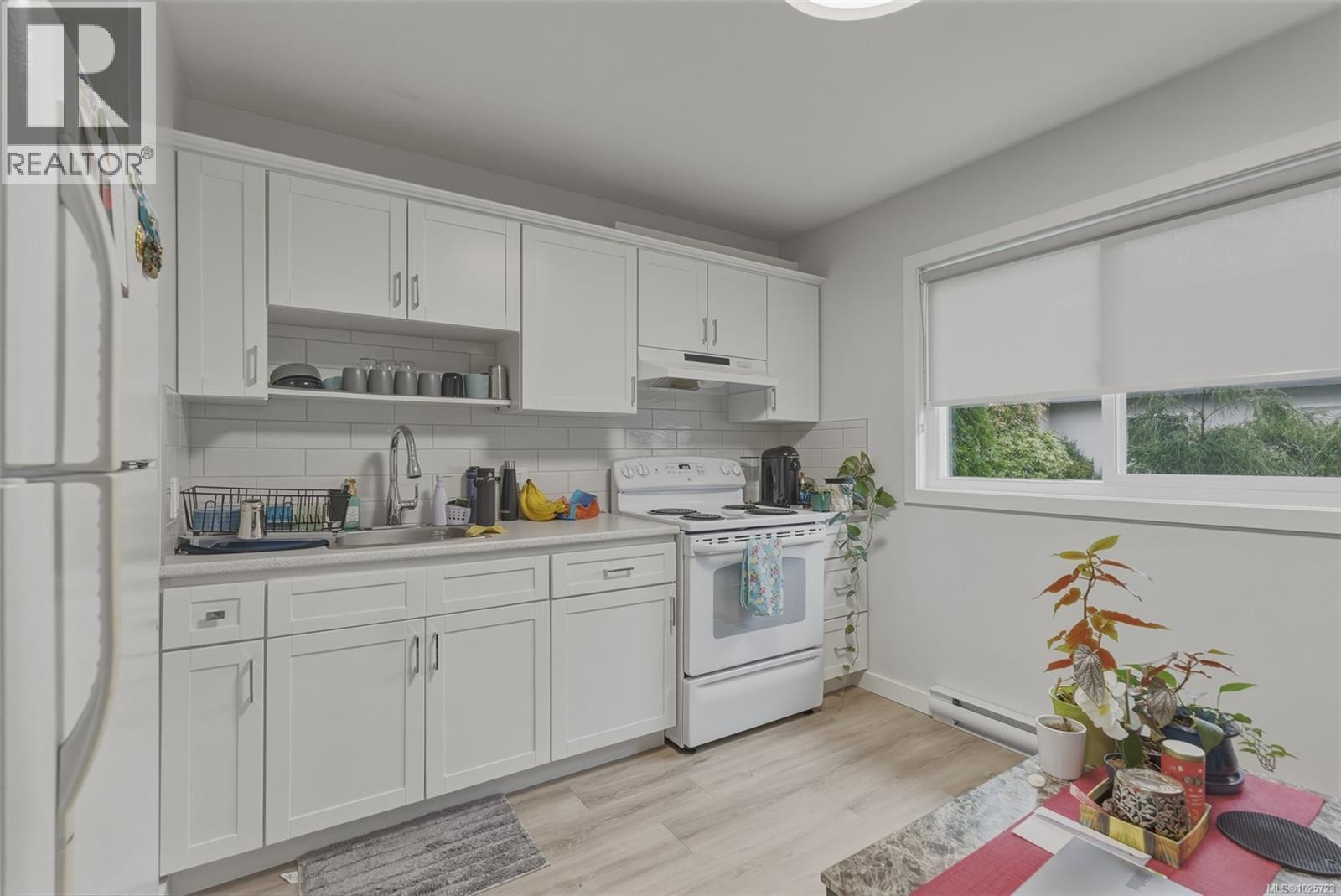 1178/1180 Tattersall Dr, Saanich