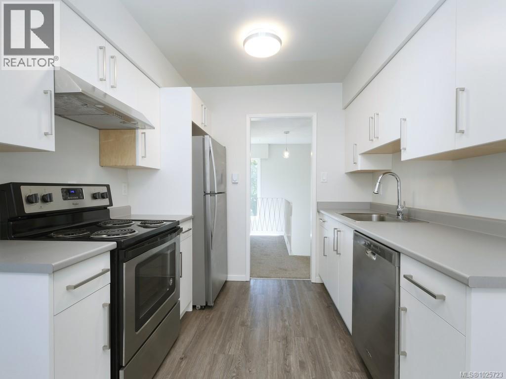 1178/1180 Tattersall Dr, Saanich