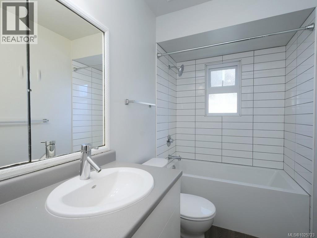 1178/1180 Tattersall Dr, Saanich