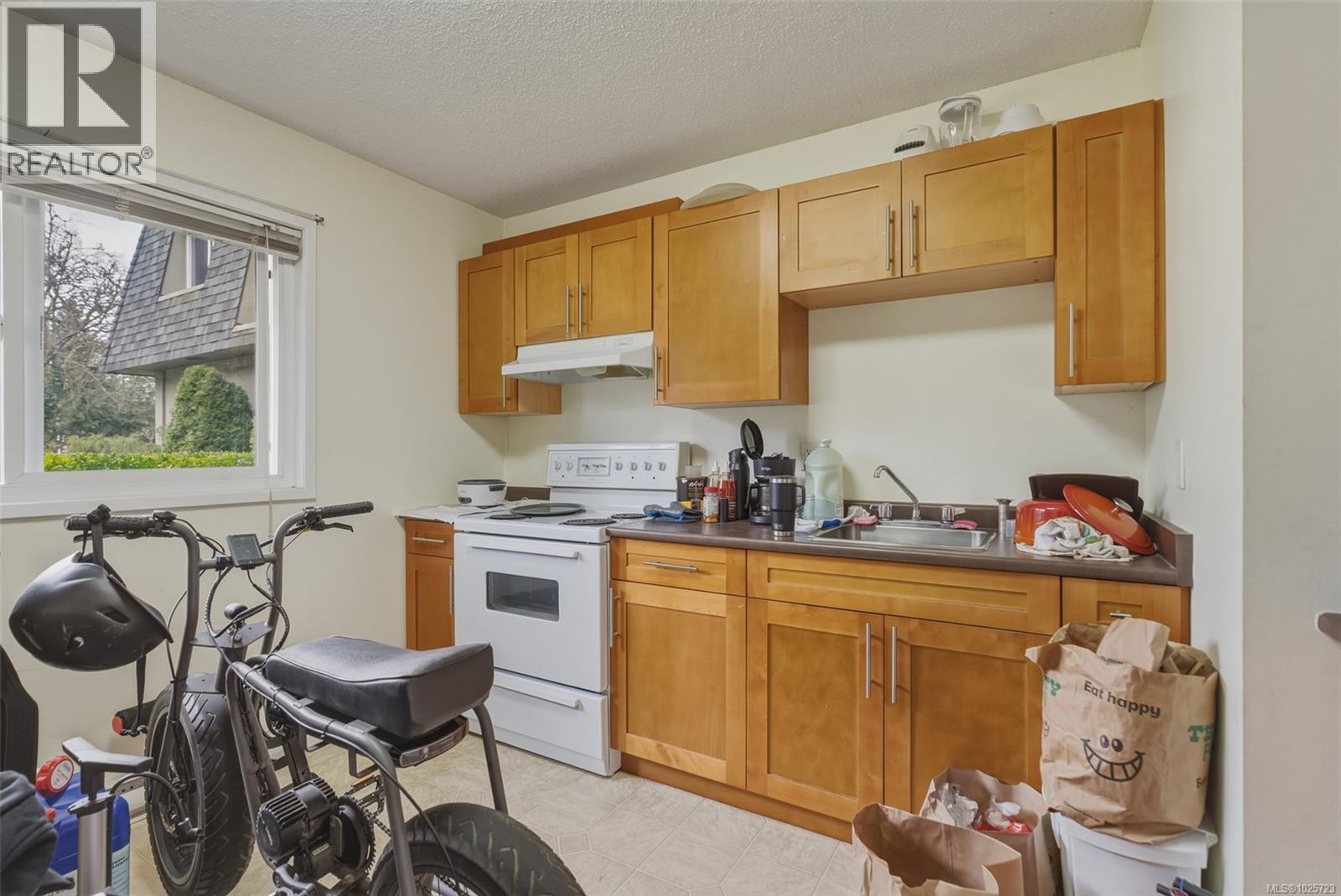 1178/1180 Tattersall Dr, Saanich