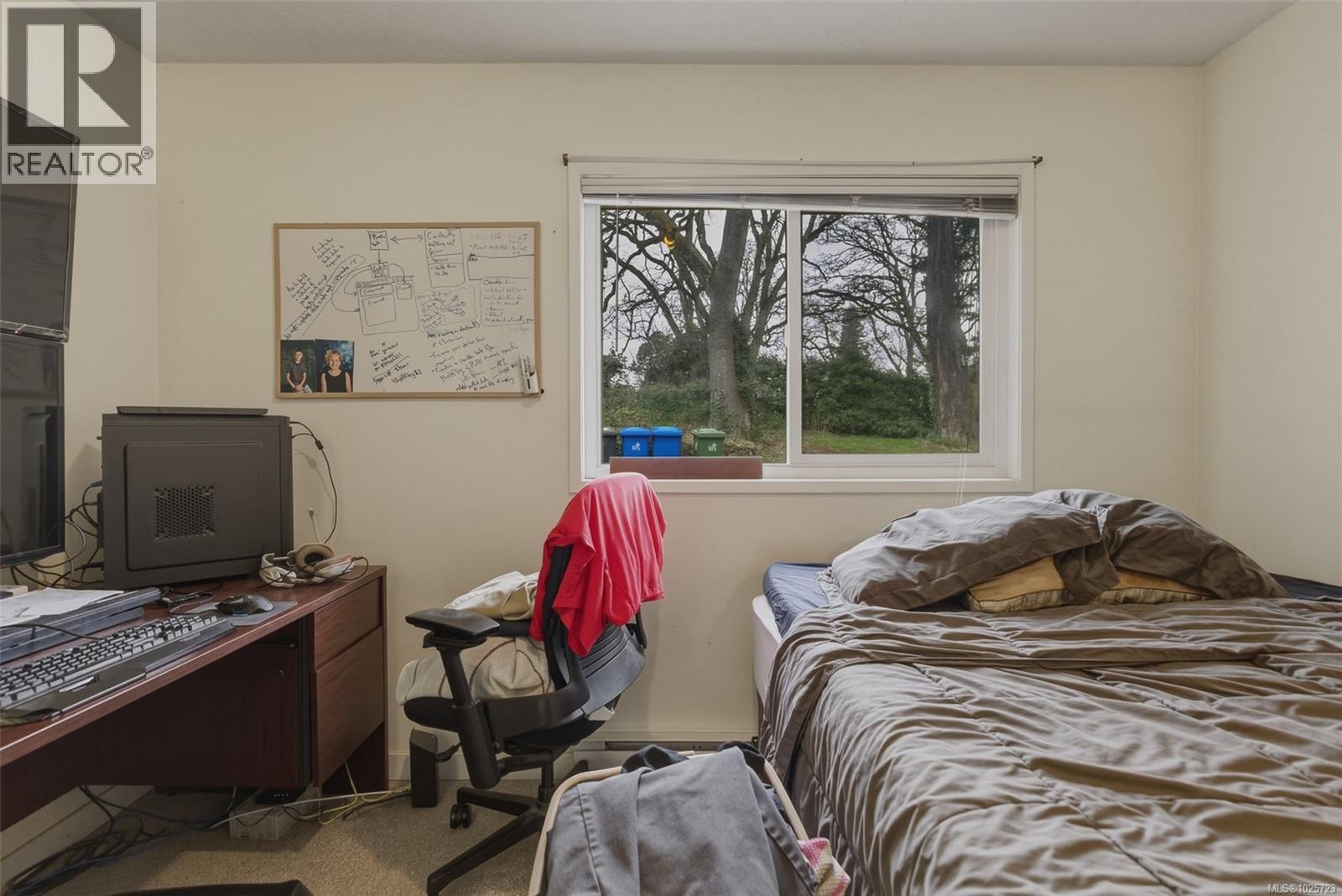 1178/1180 Tattersall Dr, Saanich