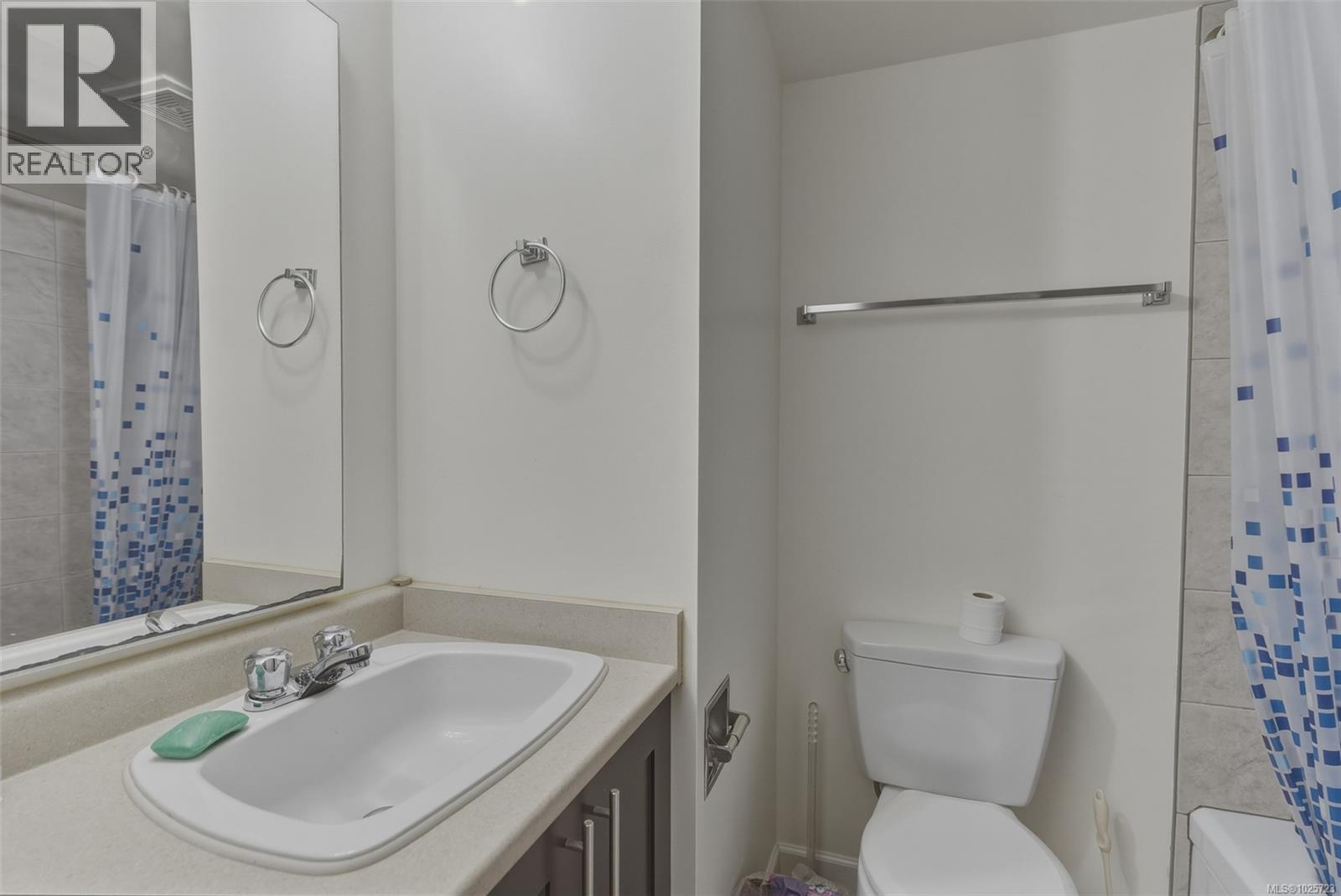 1178/1180 Tattersall Dr, Saanich