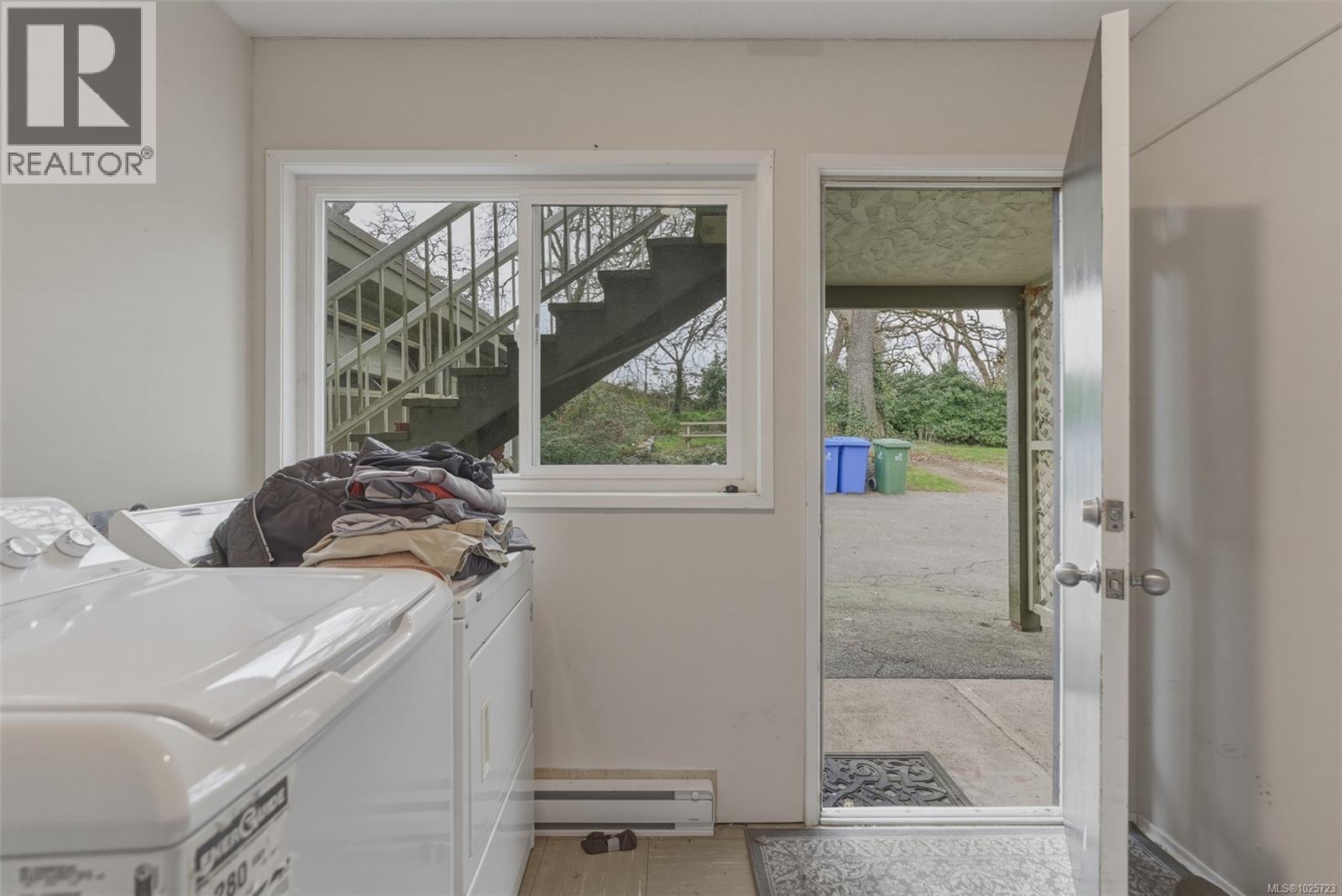 1178/1180 Tattersall Dr, Saanich