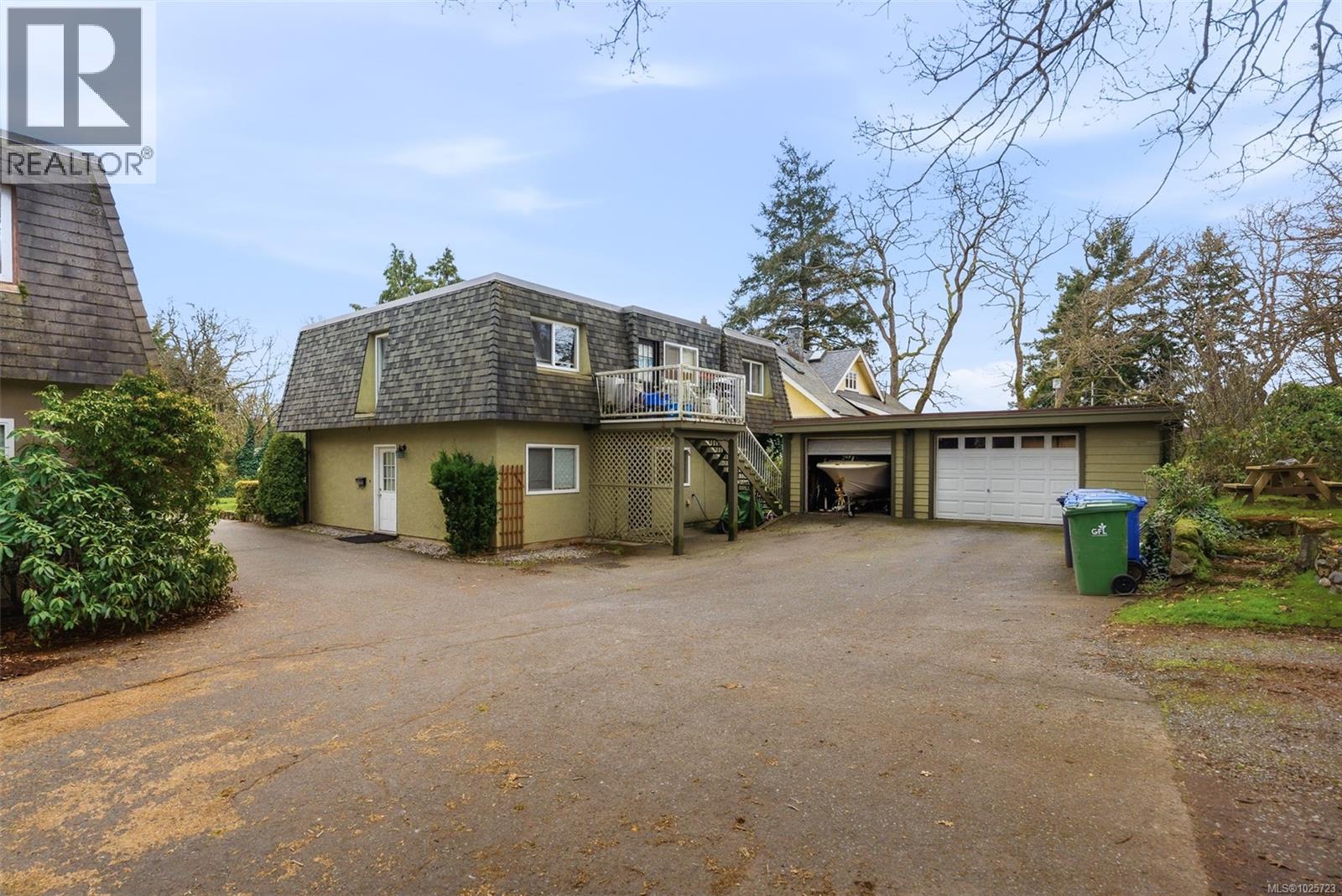 1178/1180 Tattersall Dr, Saanich