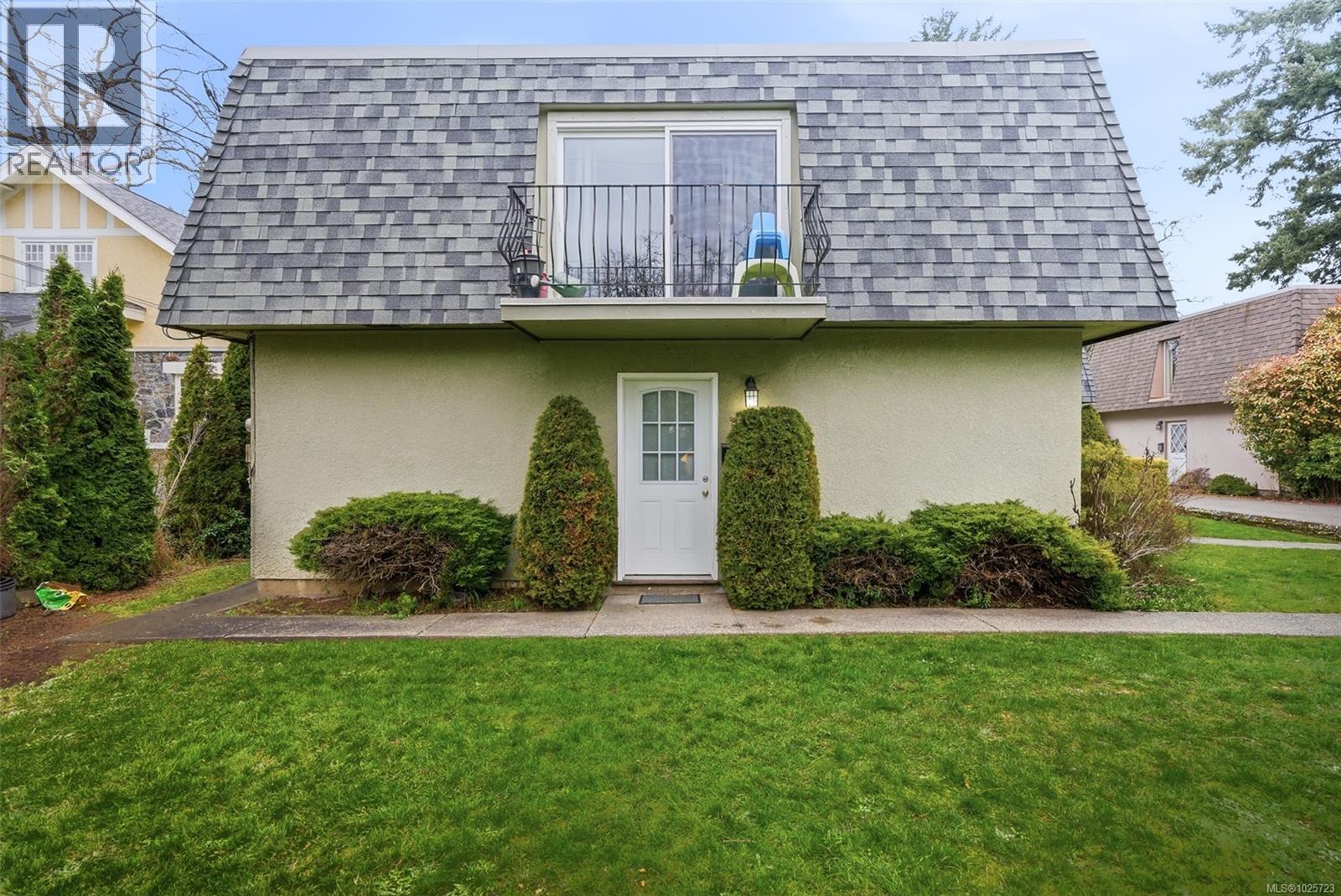 1178/1180 Tattersall Dr, Saanich