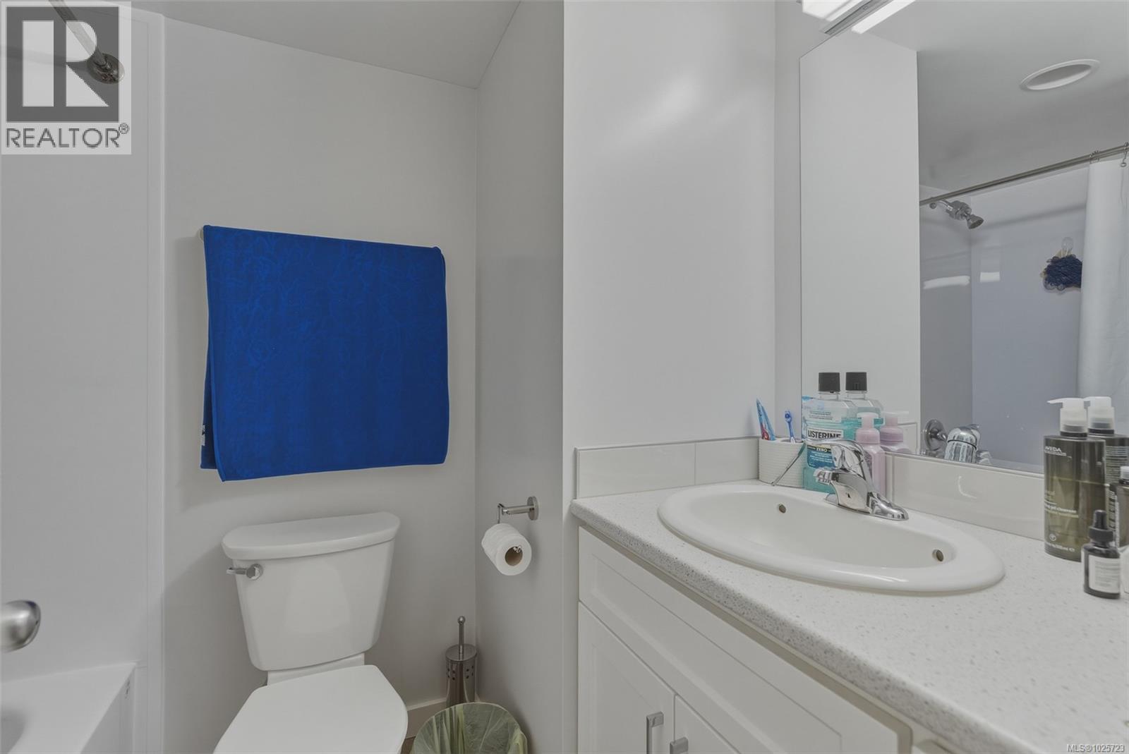 1178/1180 Tattersall Dr, Saanich