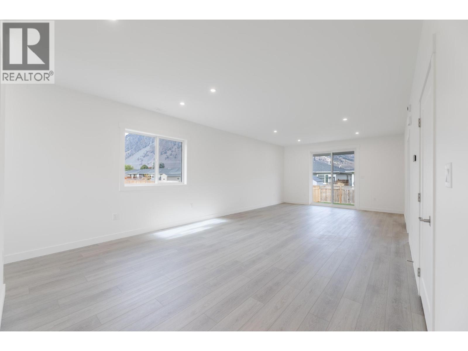 396 11th Avenue, Keremeos