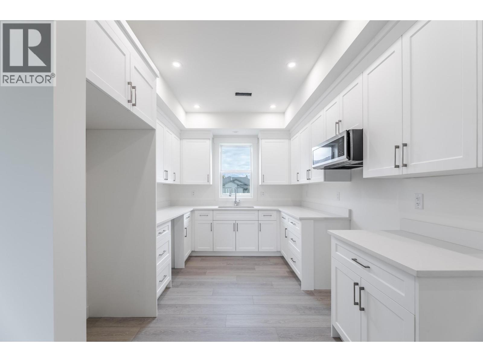 396 11th Avenue, Keremeos